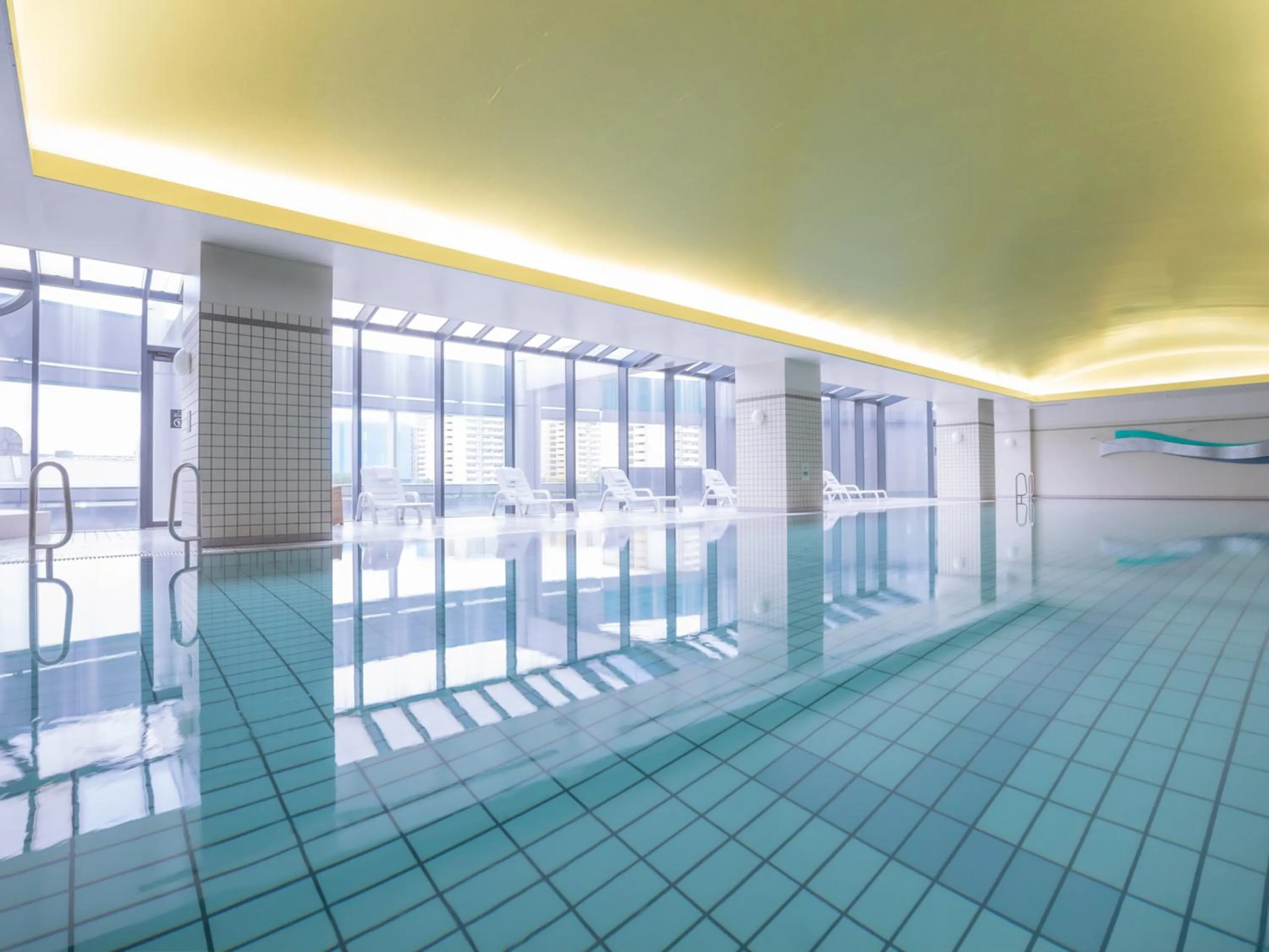 Swimming pool in Grand Prince Hotel Osaka Bay