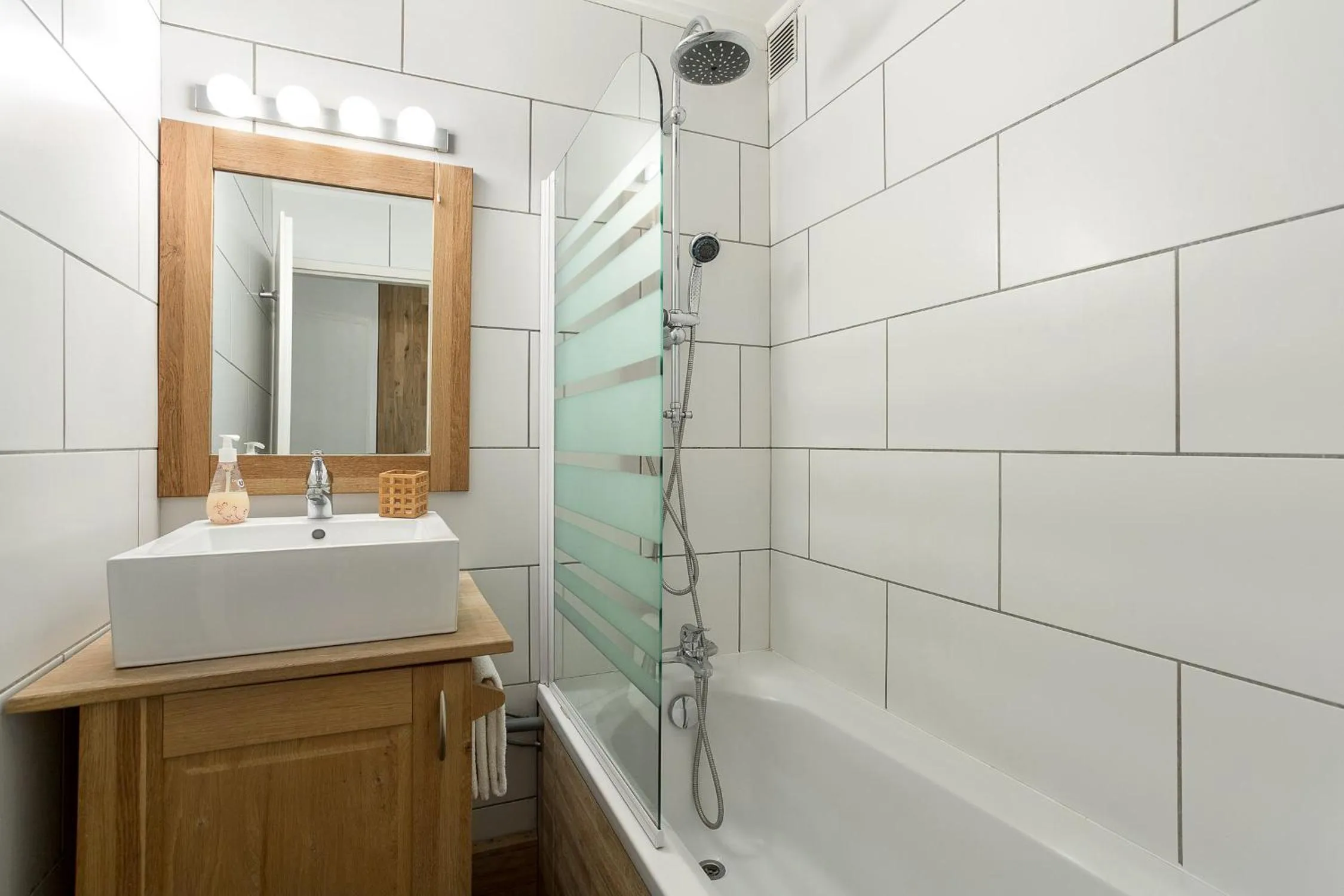 Shower in Apartment Grepon 3A - A Central Chamonix Haven