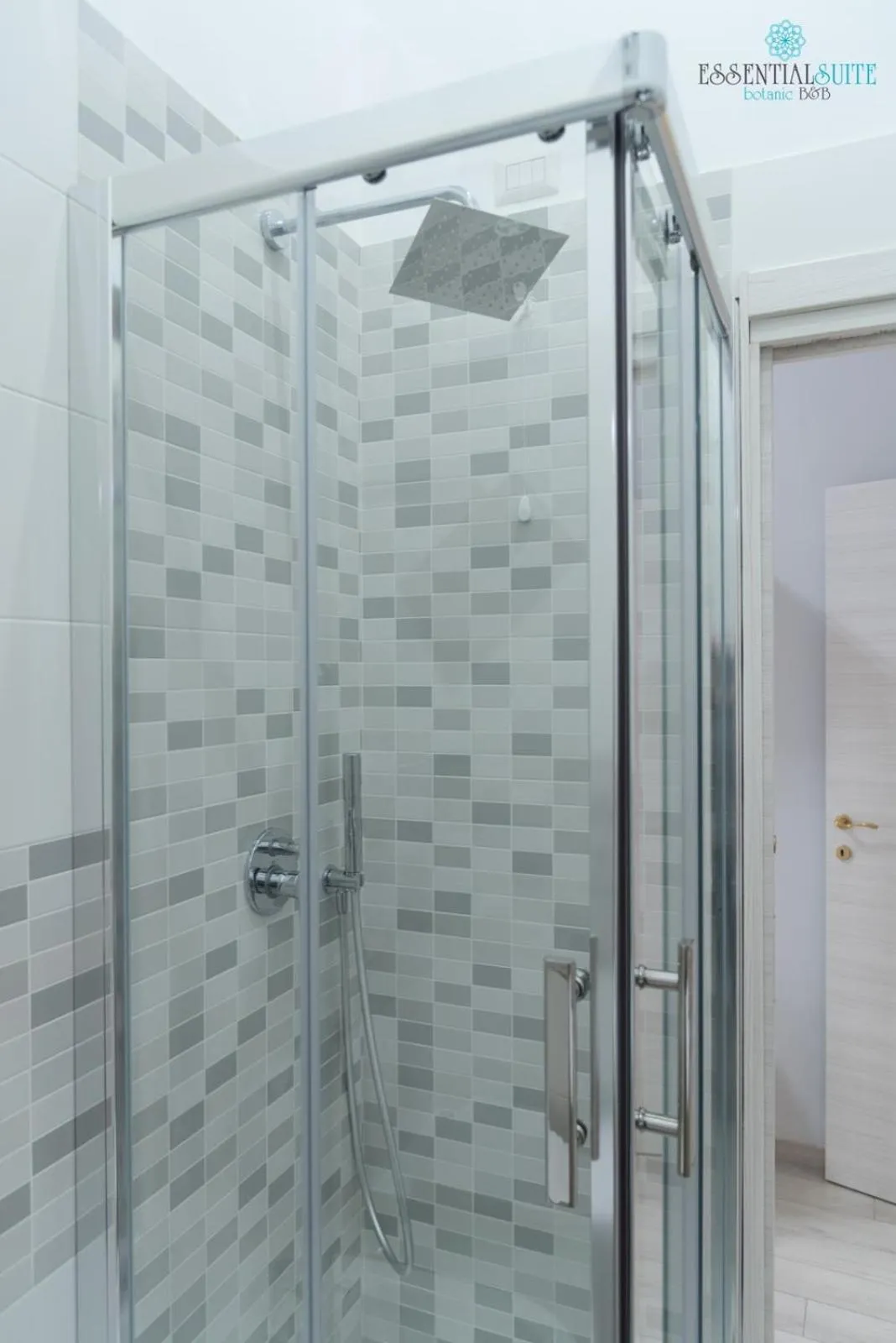 Shower in Essential Suite B&B Botanic