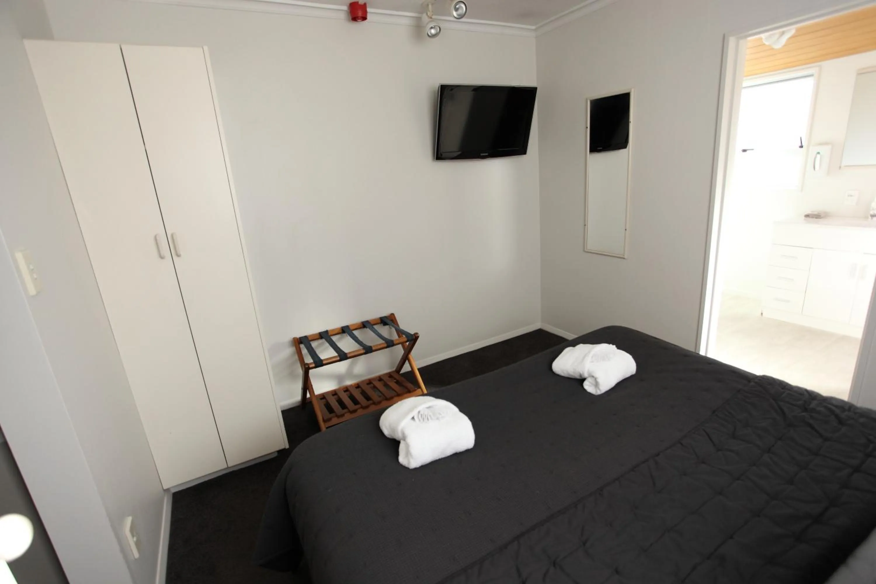 Decorative detail, Bed in Aspen on King