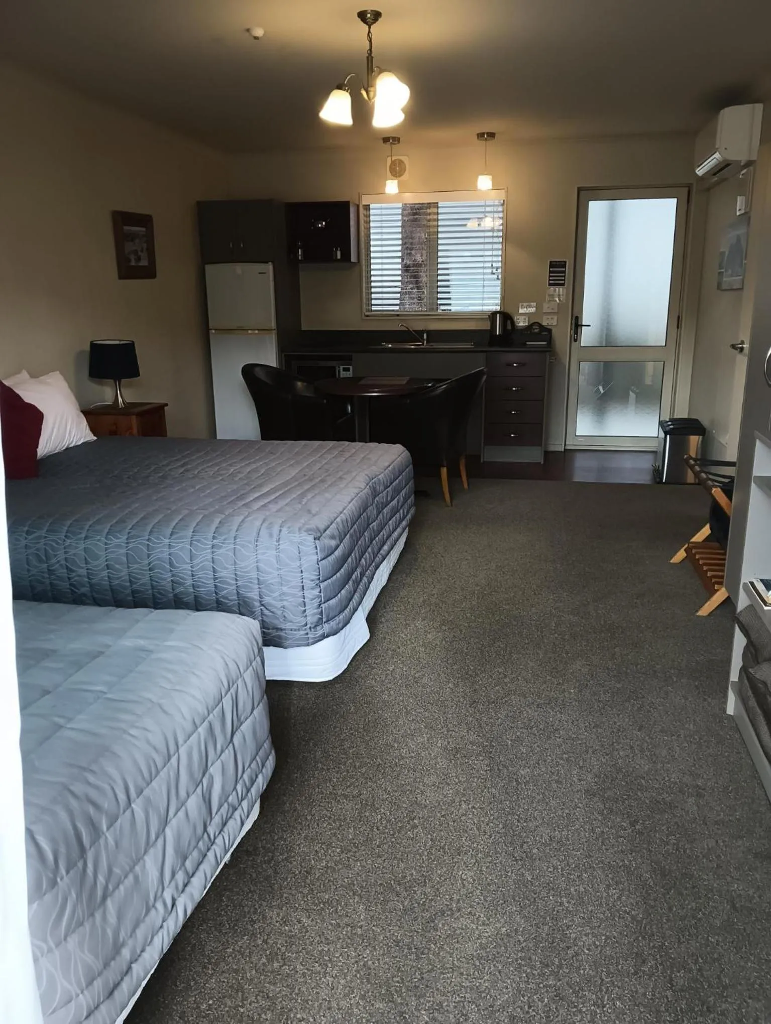 Photo of the whole room, Bed in Aspen on King