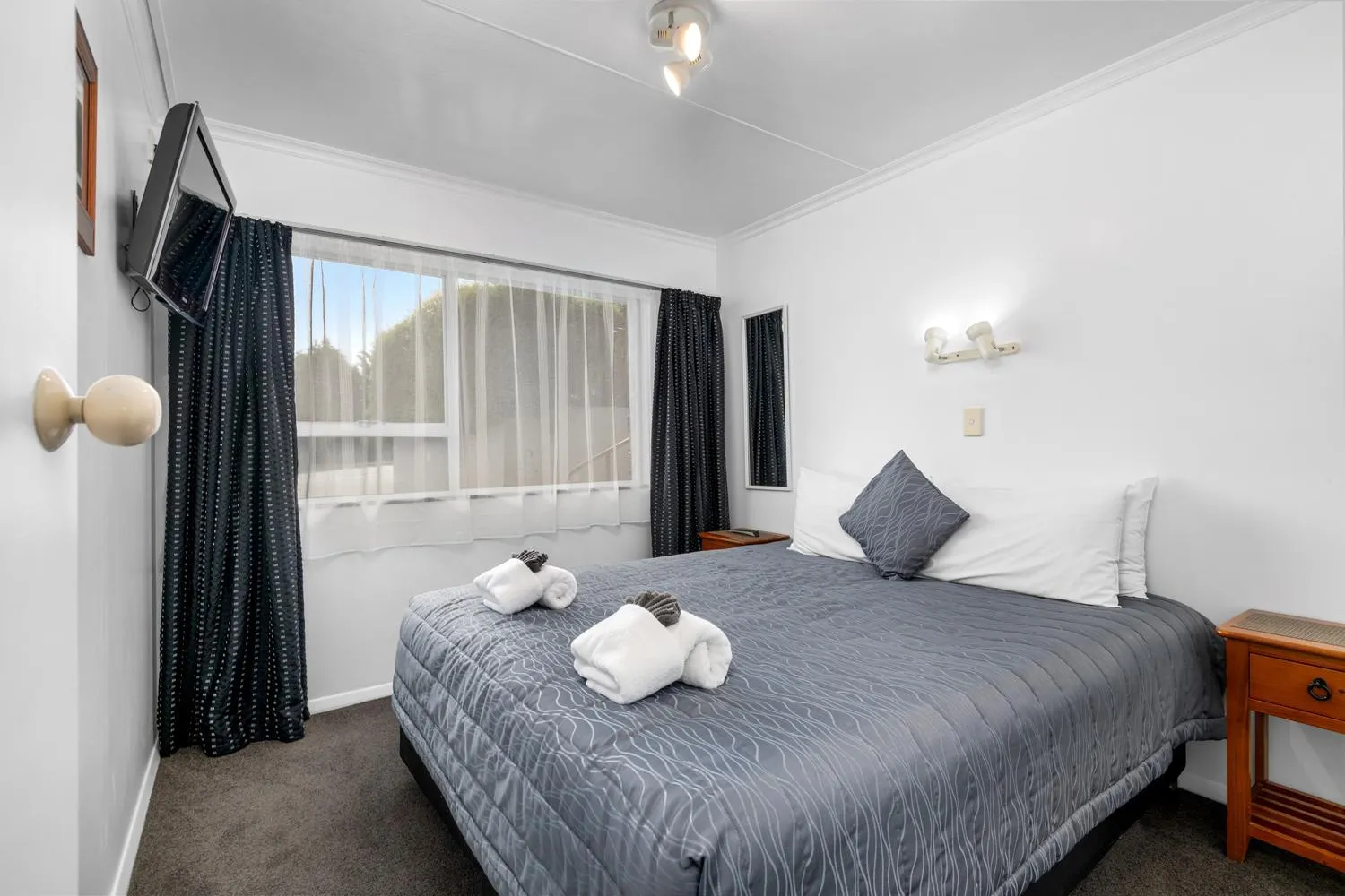 Bed in Aspen on King