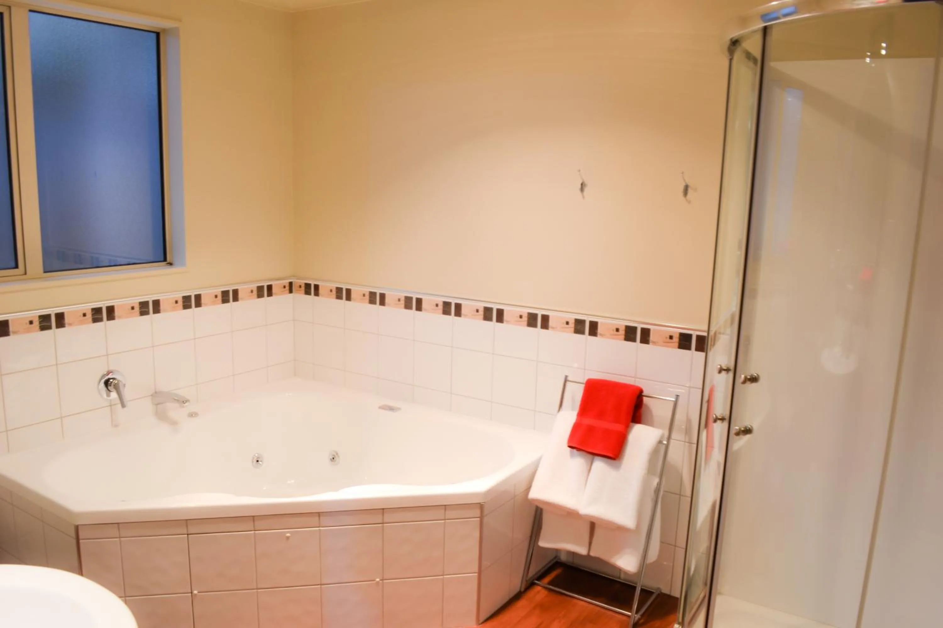 Bathroom in Aspen on King