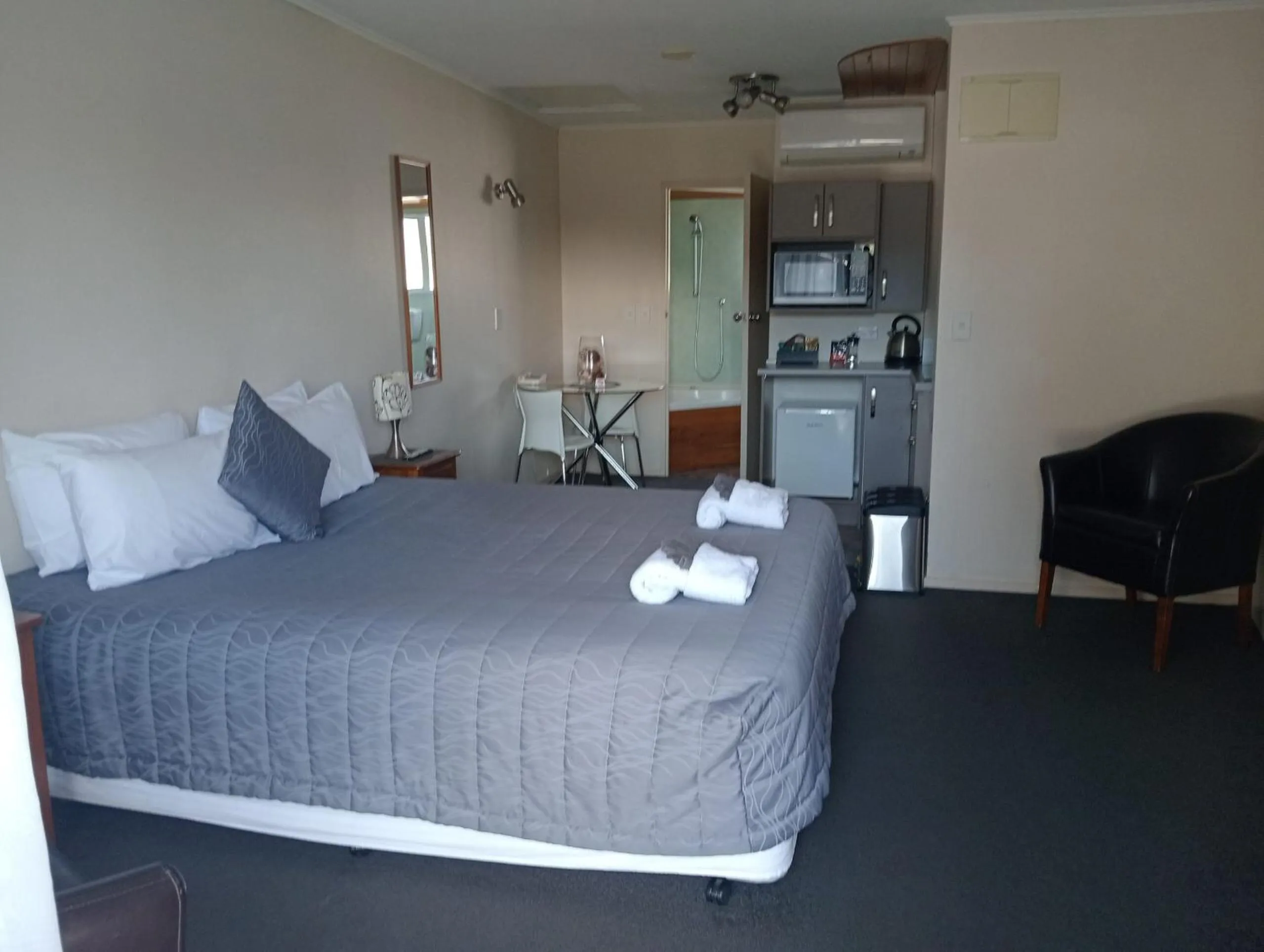 Bed in Aspen on King