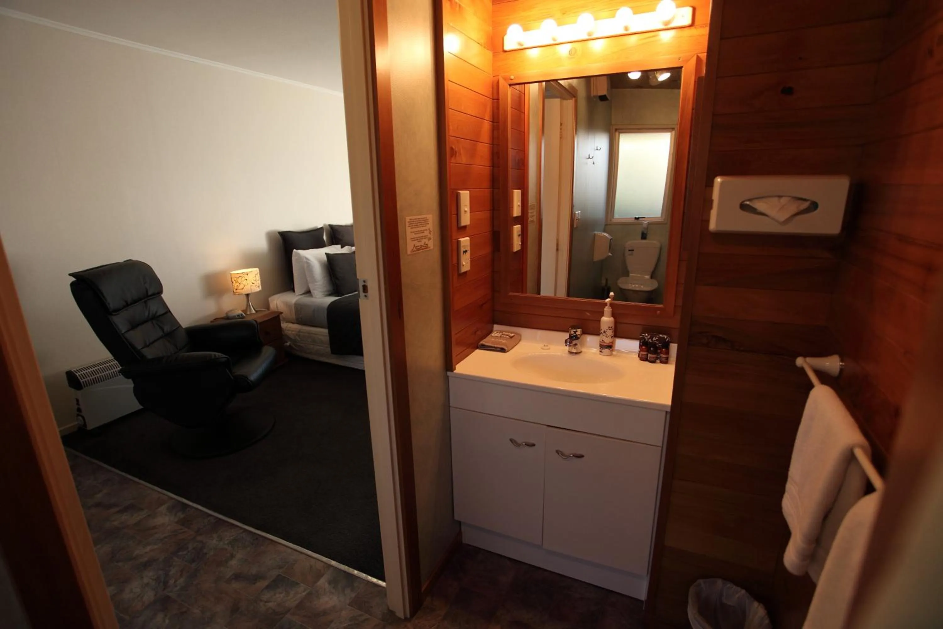 Bathroom in Aspen on King