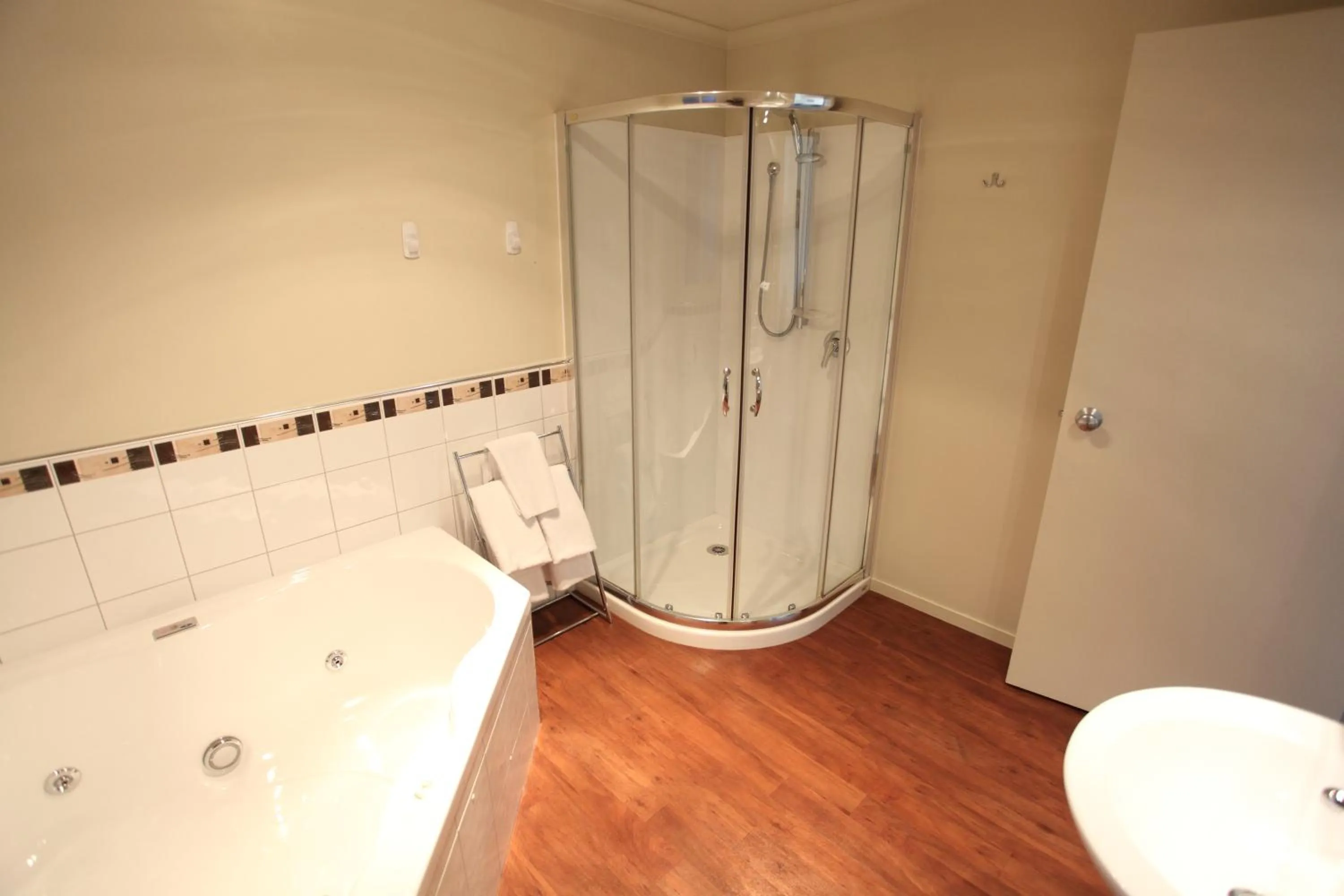 Bathroom in Aspen on King