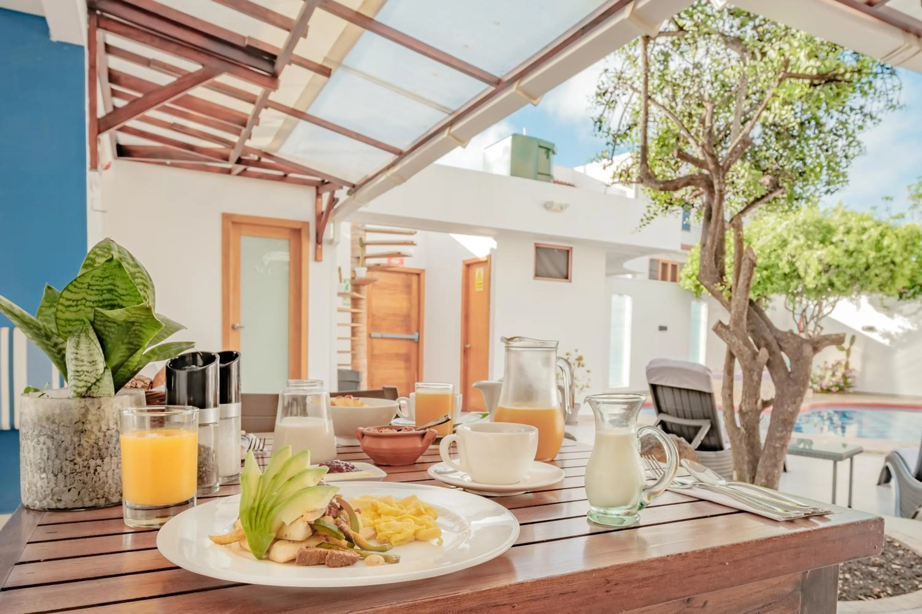 Food and drinks in Hotel Acacia