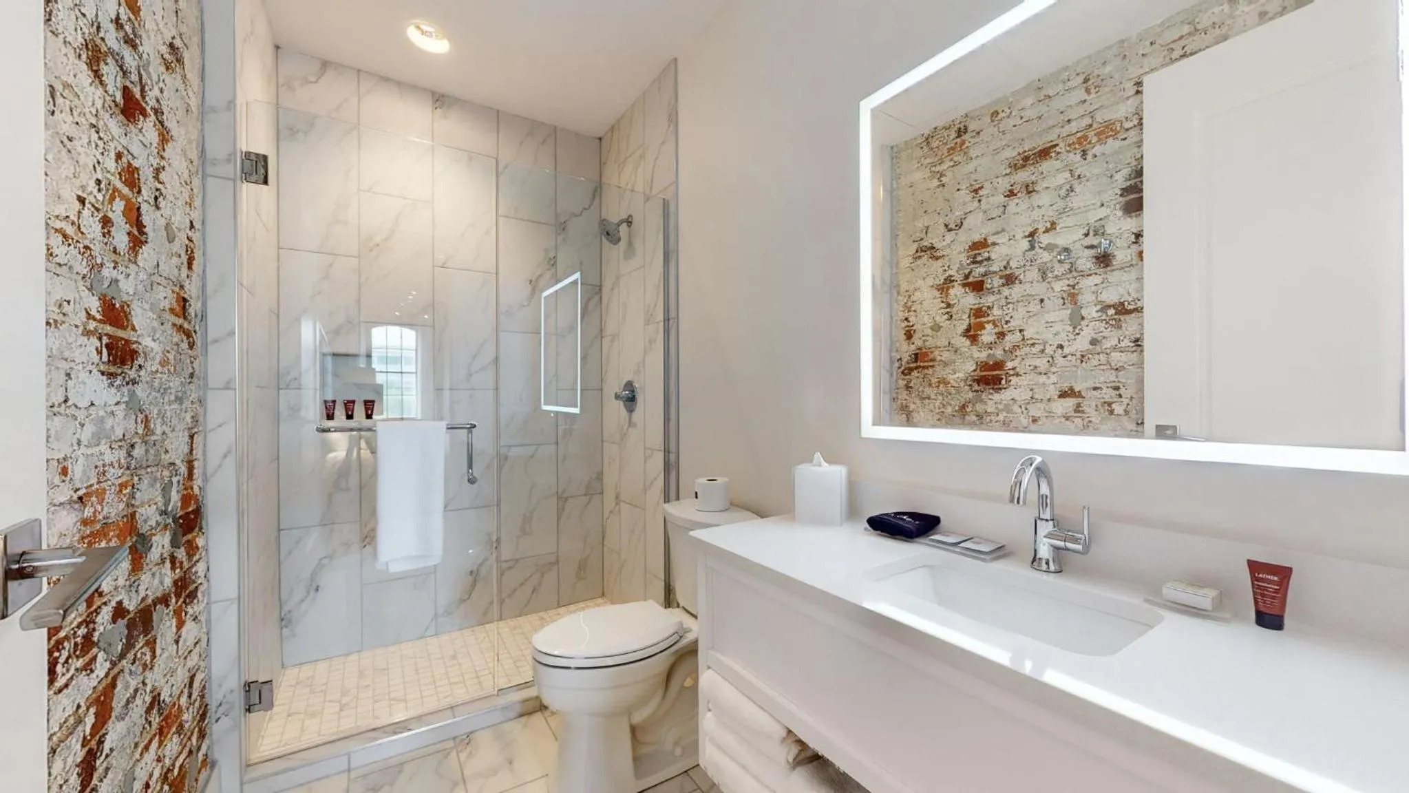 Bathroom in Studio 154 Hotel