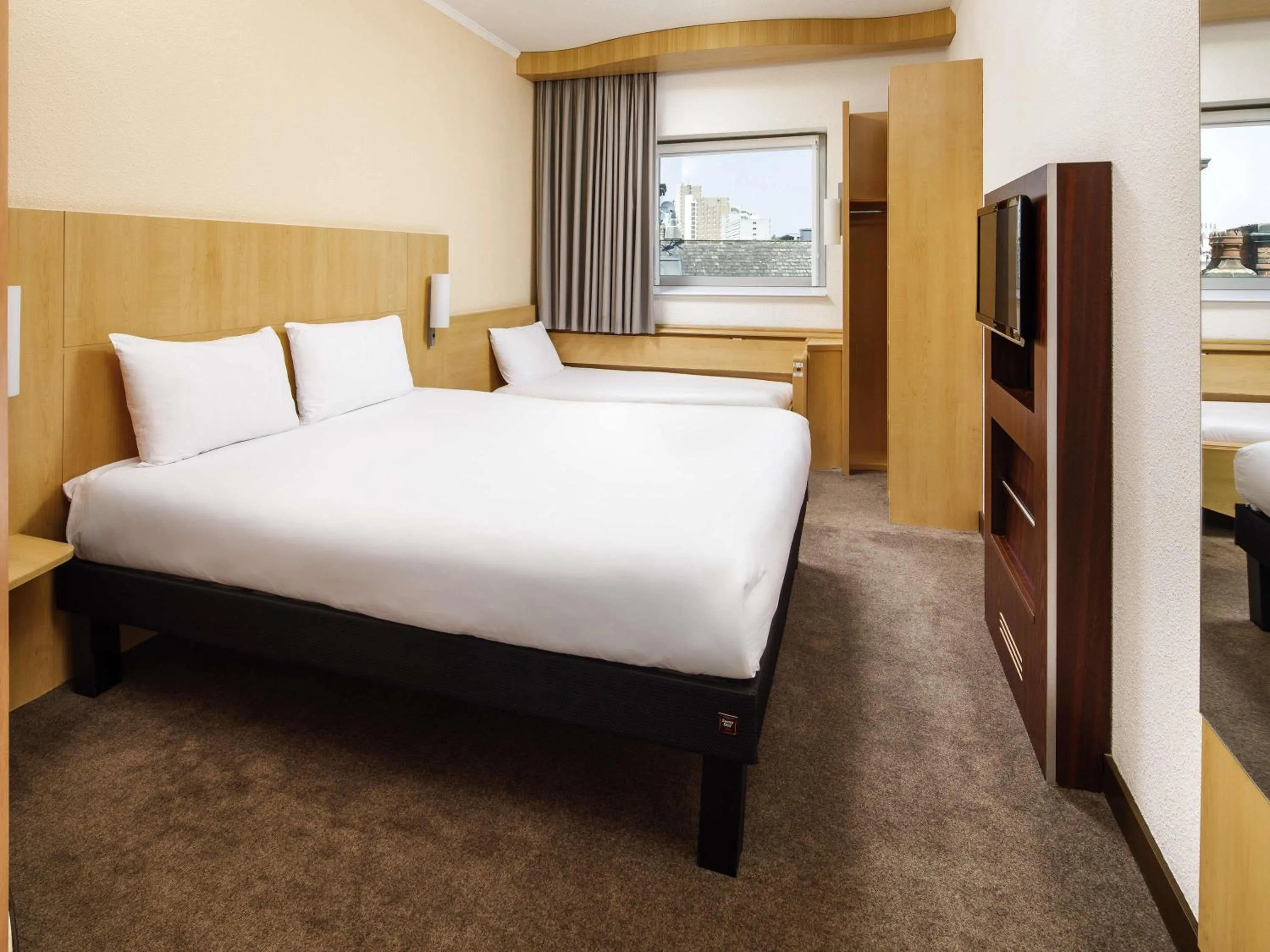Bedroom, Bed in ibis Nottingham Centre