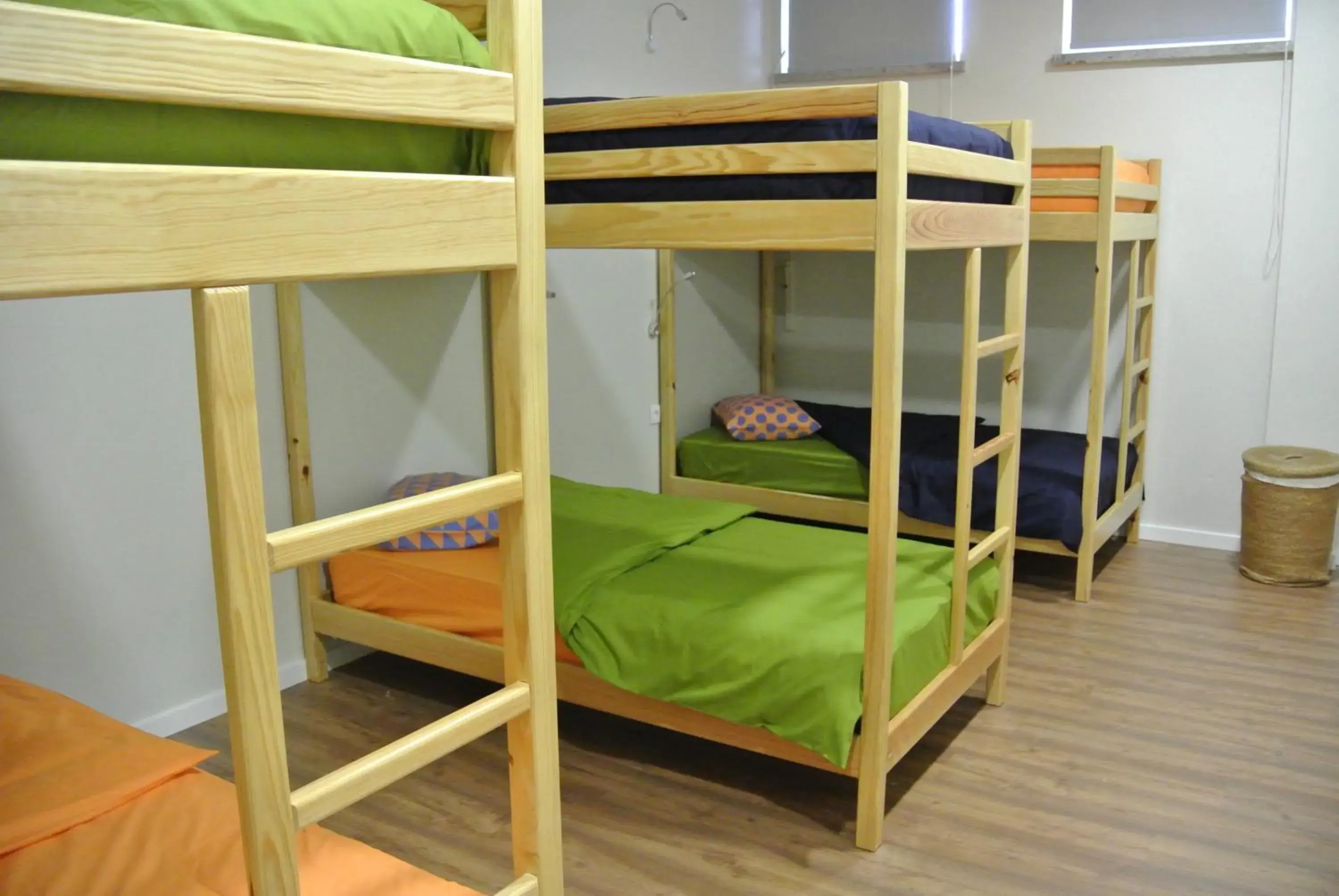 Bed in 6-Bed Dormitory Room in Hostel Criativo do Sabugueiro Bed in 6-Bed Dormitory Room in Hostel Criativo do Sabugueiro