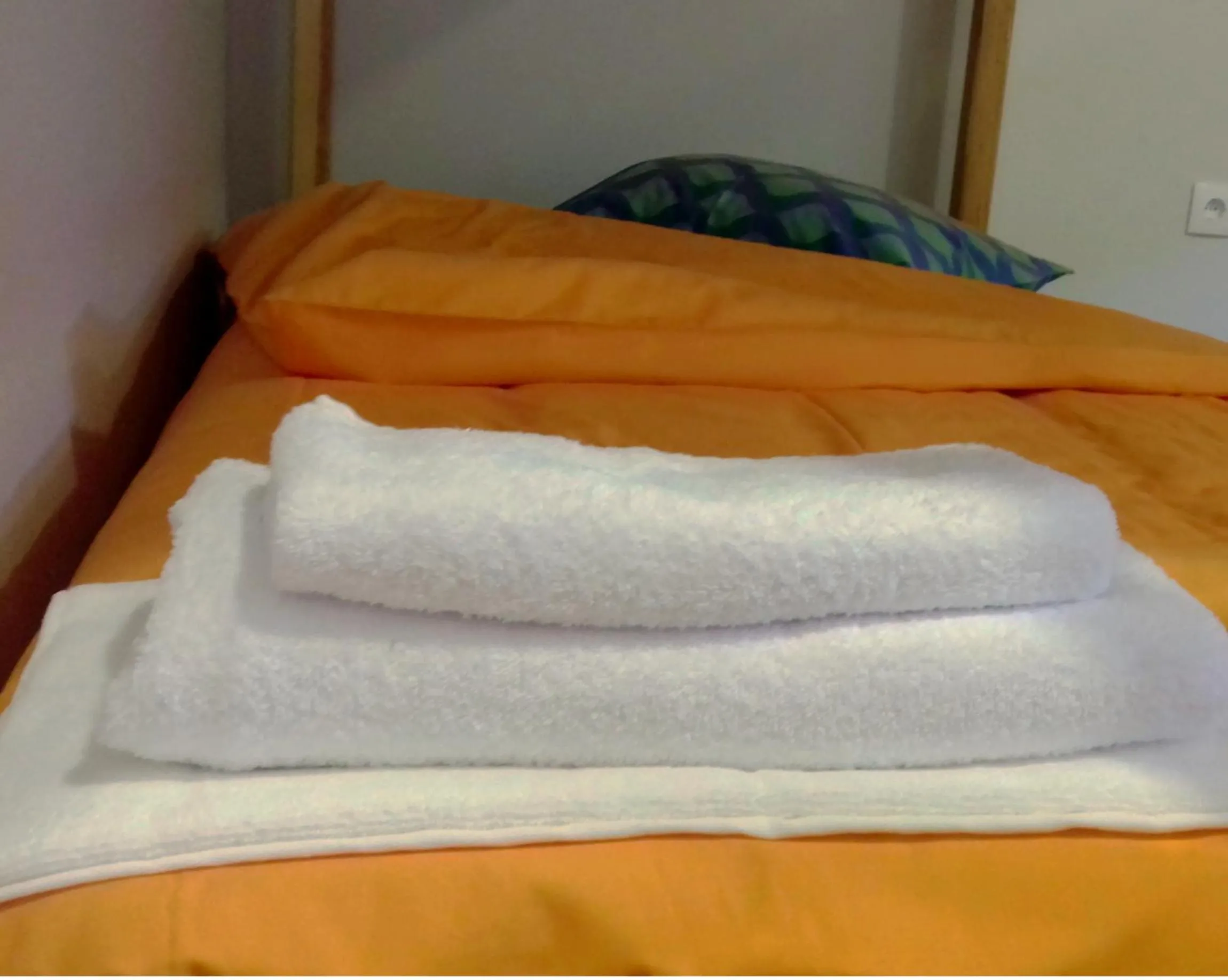 Family Room with Private Bathroom in Hostel Criativo do Sabugueiro