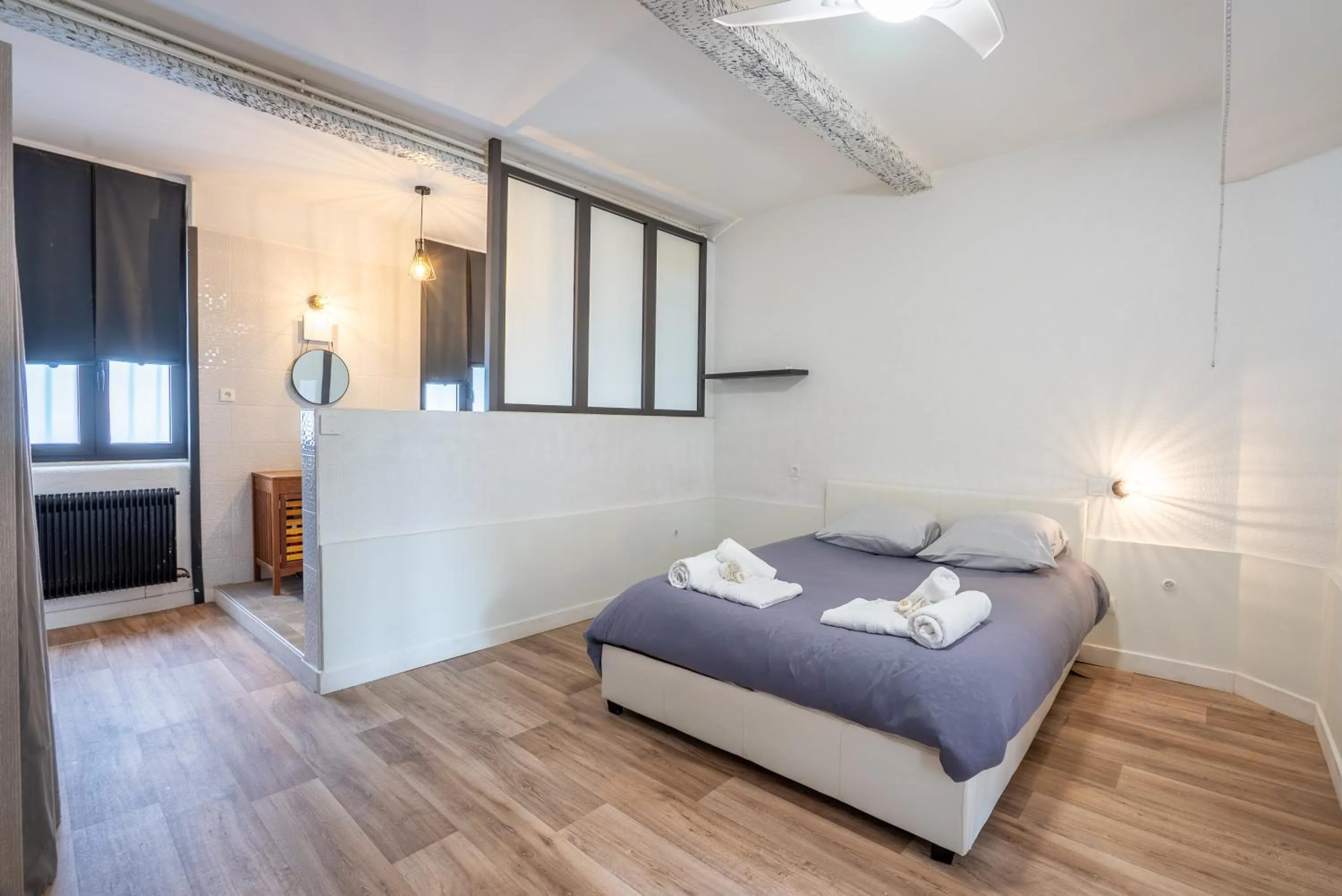 Bed in Château Fourclins Domaine privatif 15 personnes Parc & Bassin naturel Proche Toulouse