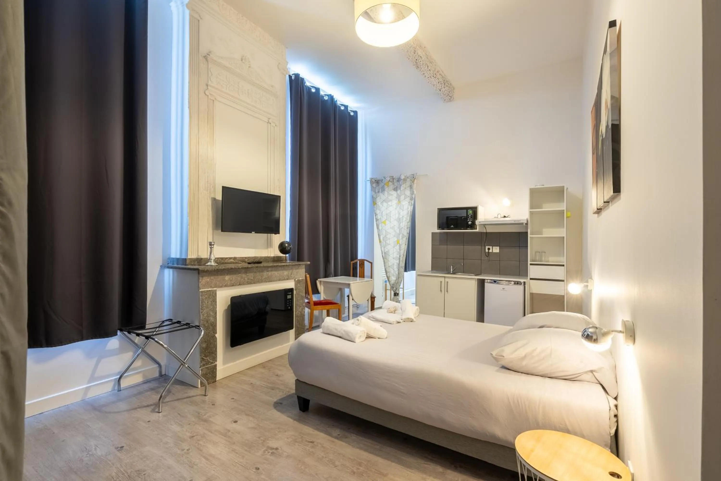 Bed in Château Fourclins Domaine privatif 15 personnes Parc & Bassin naturel Proche Toulouse