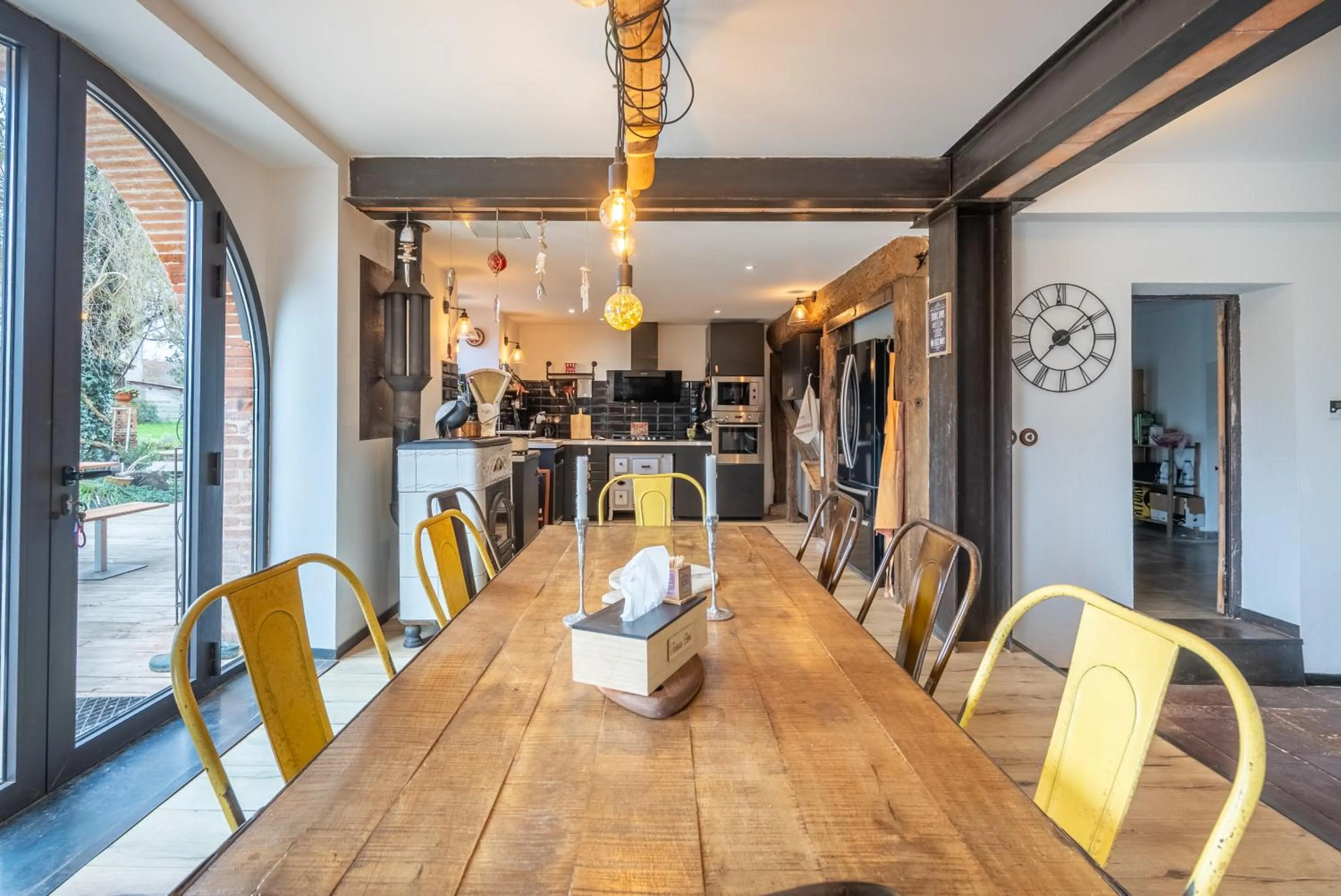 Communal lounge/ TV room in Château Fourclins Domaine privatif 15 personnes Parc & Bassin naturel Proche Toulouse