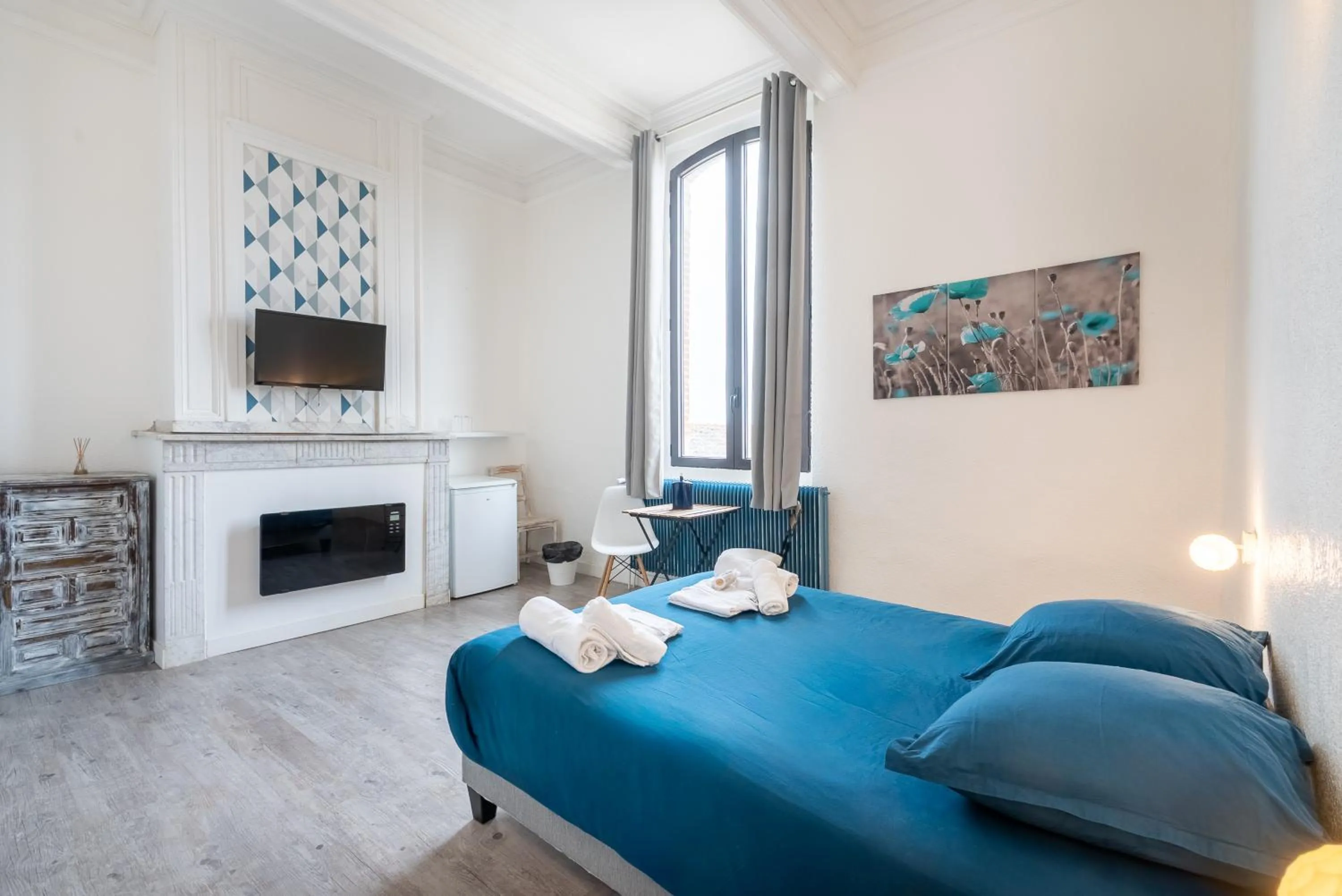 Bed in Château Fourclins Domaine privatif 15 personnes Parc & Bassin naturel Proche Toulouse