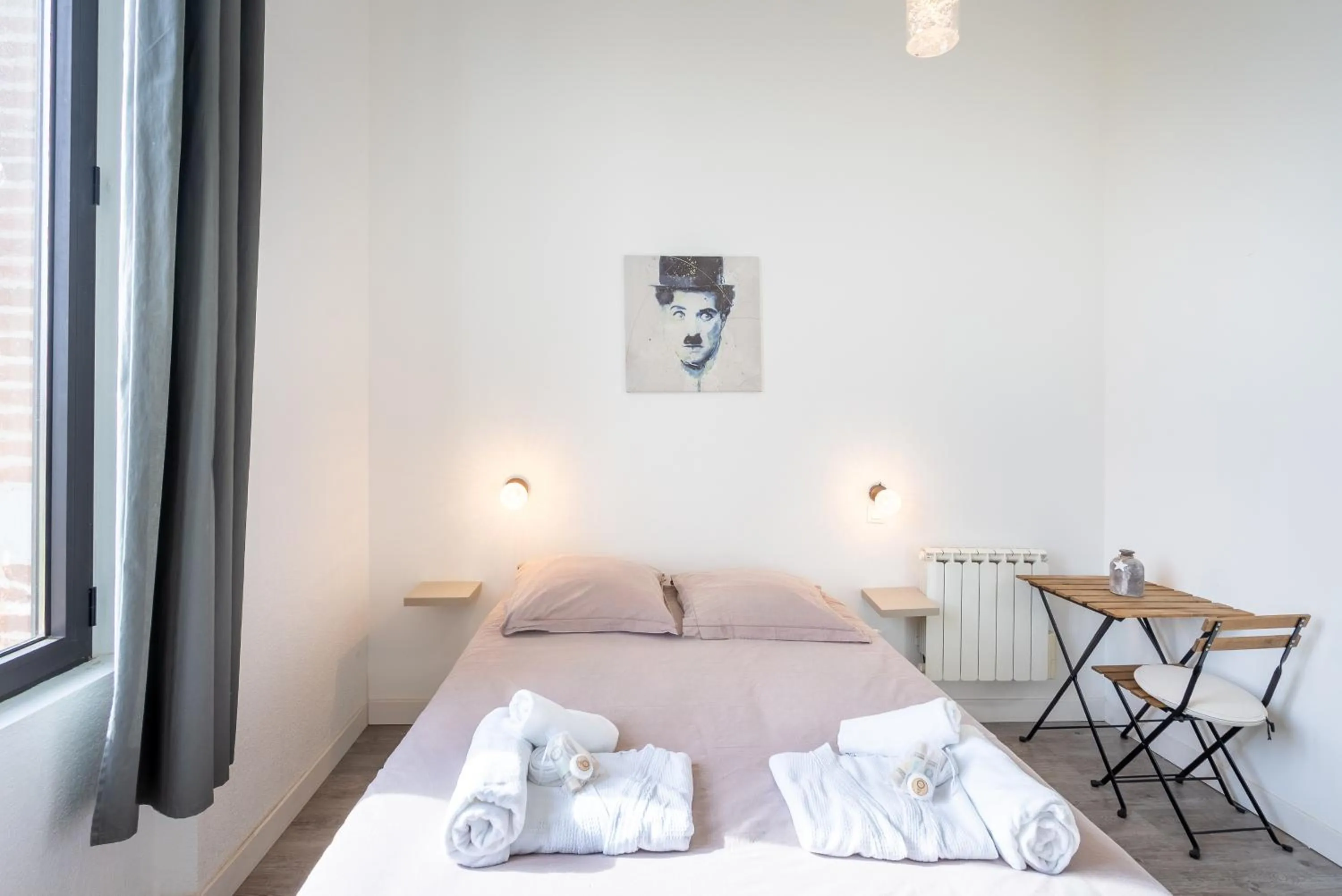 Bed in Château Fourclins Domaine privatif 15 personnes Parc & Bassin naturel Proche Toulouse