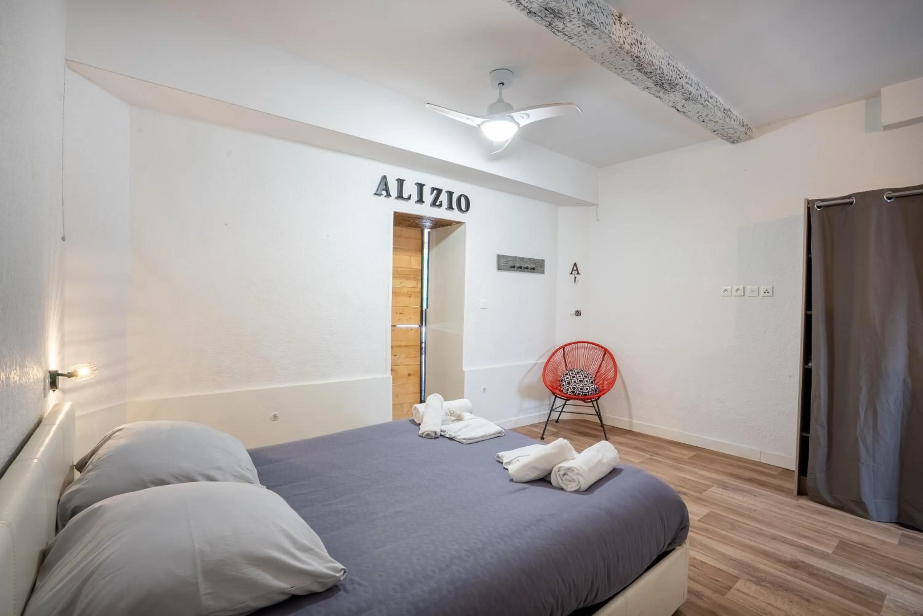 Bed in Château Fourclins Domaine privatif 15 personnes Parc & Bassin naturel Proche Toulouse