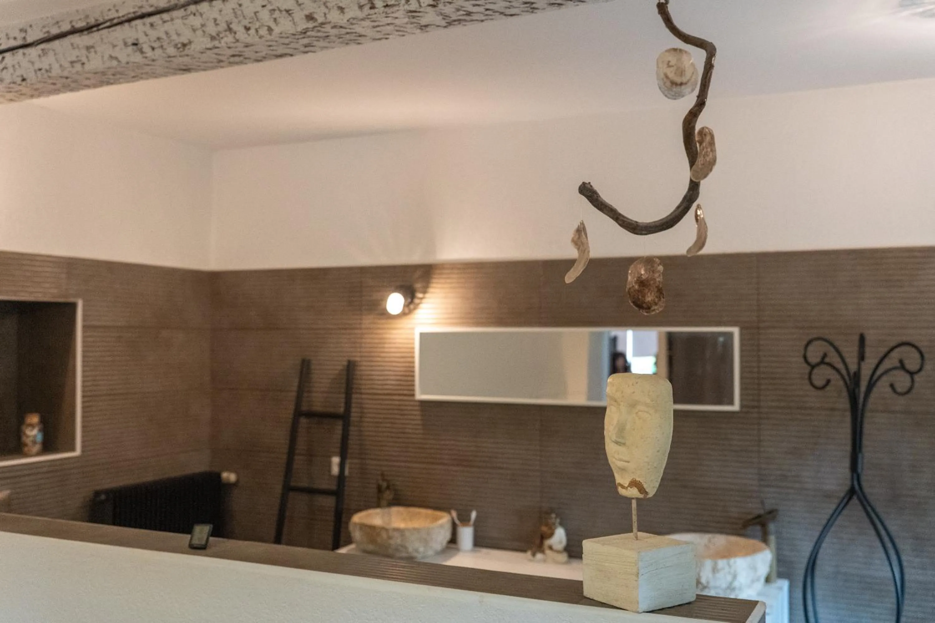 Bathroom in Château Fourclins Domaine privatif 15 personnes Parc & Bassin naturel Proche Toulouse