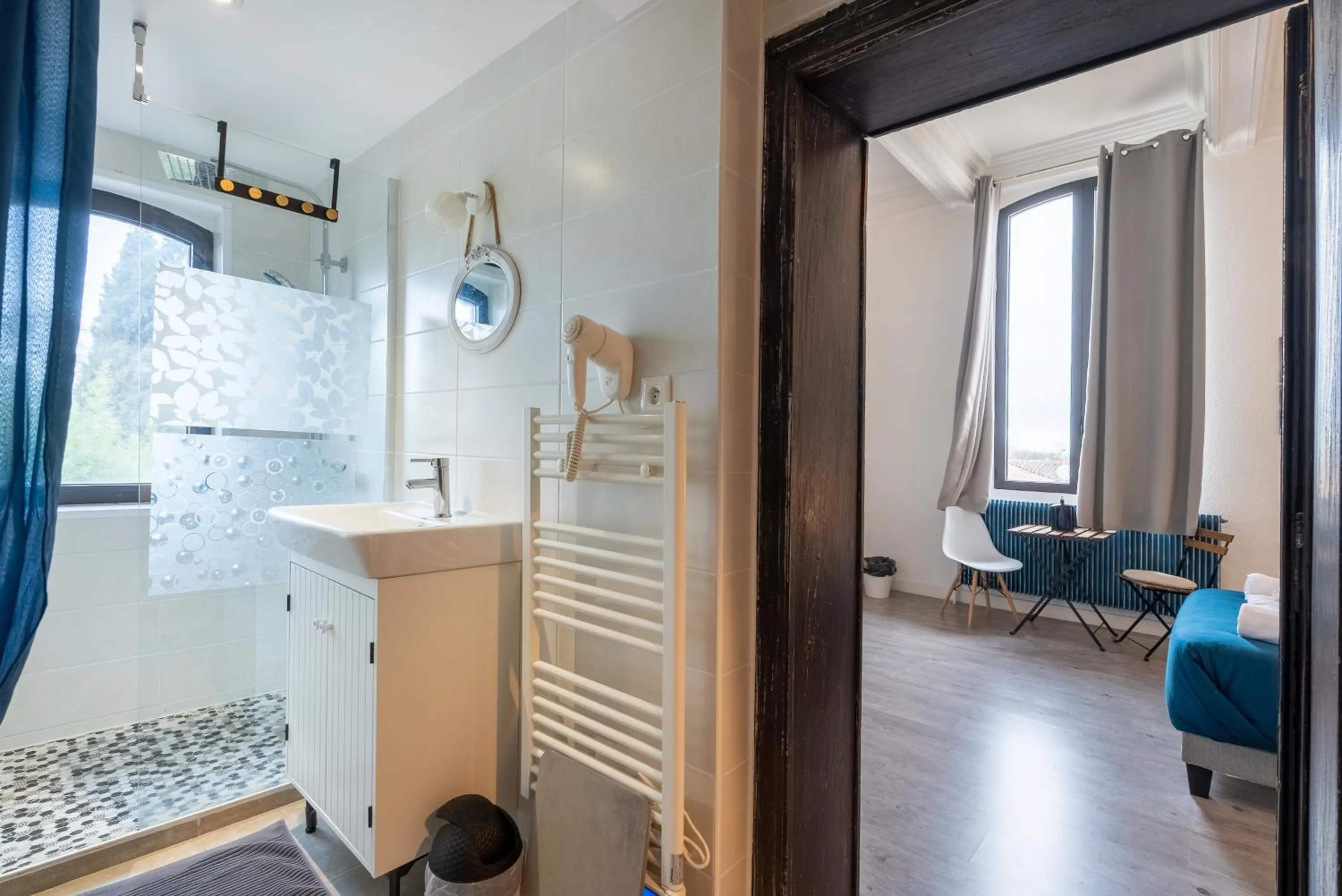 Bathroom in Château Fourclins Domaine privatif 15 personnes Parc & Bassin naturel Proche Toulouse