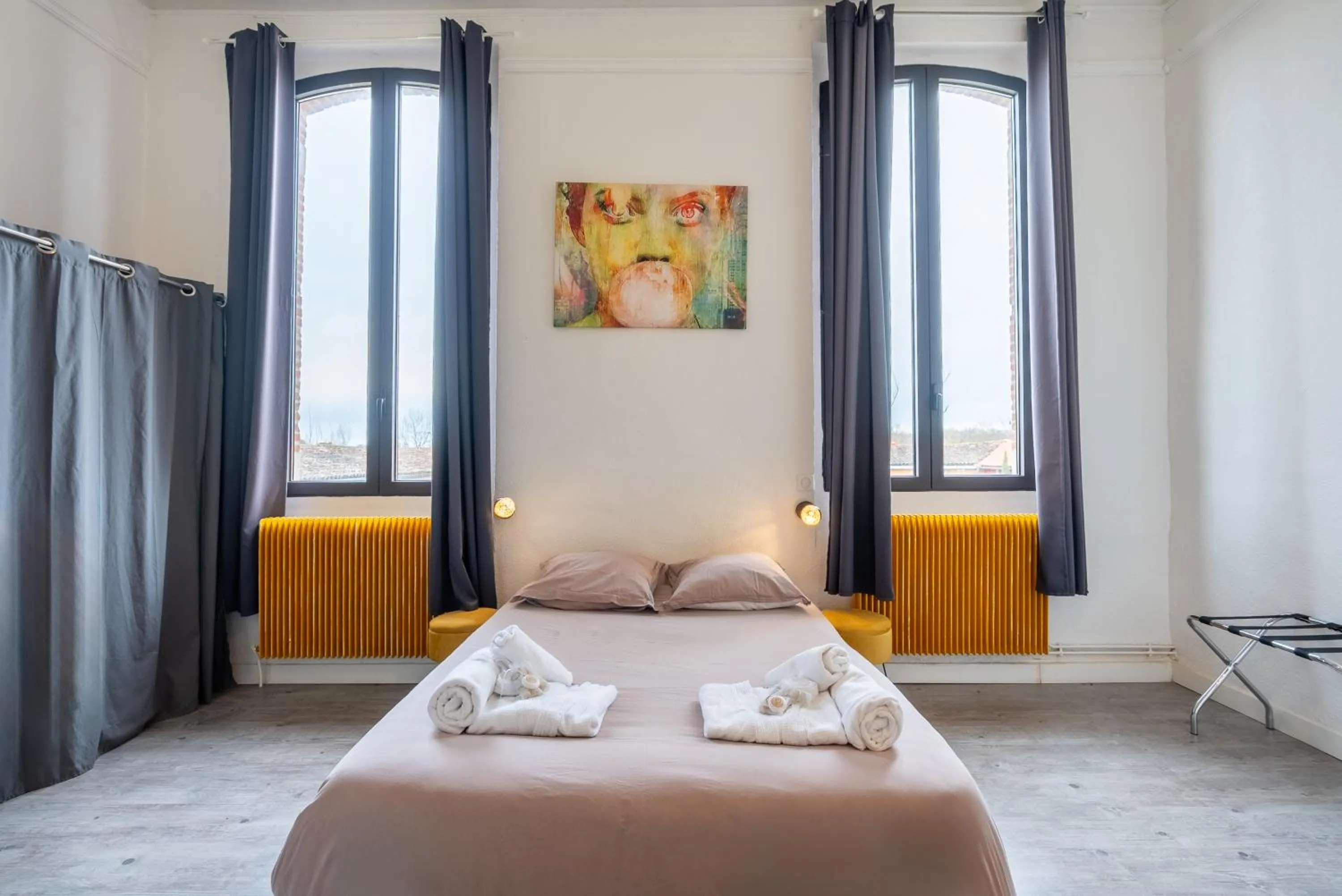 Bed in Château Fourclins Domaine privatif 15 personnes Parc & Bassin naturel Proche Toulouse