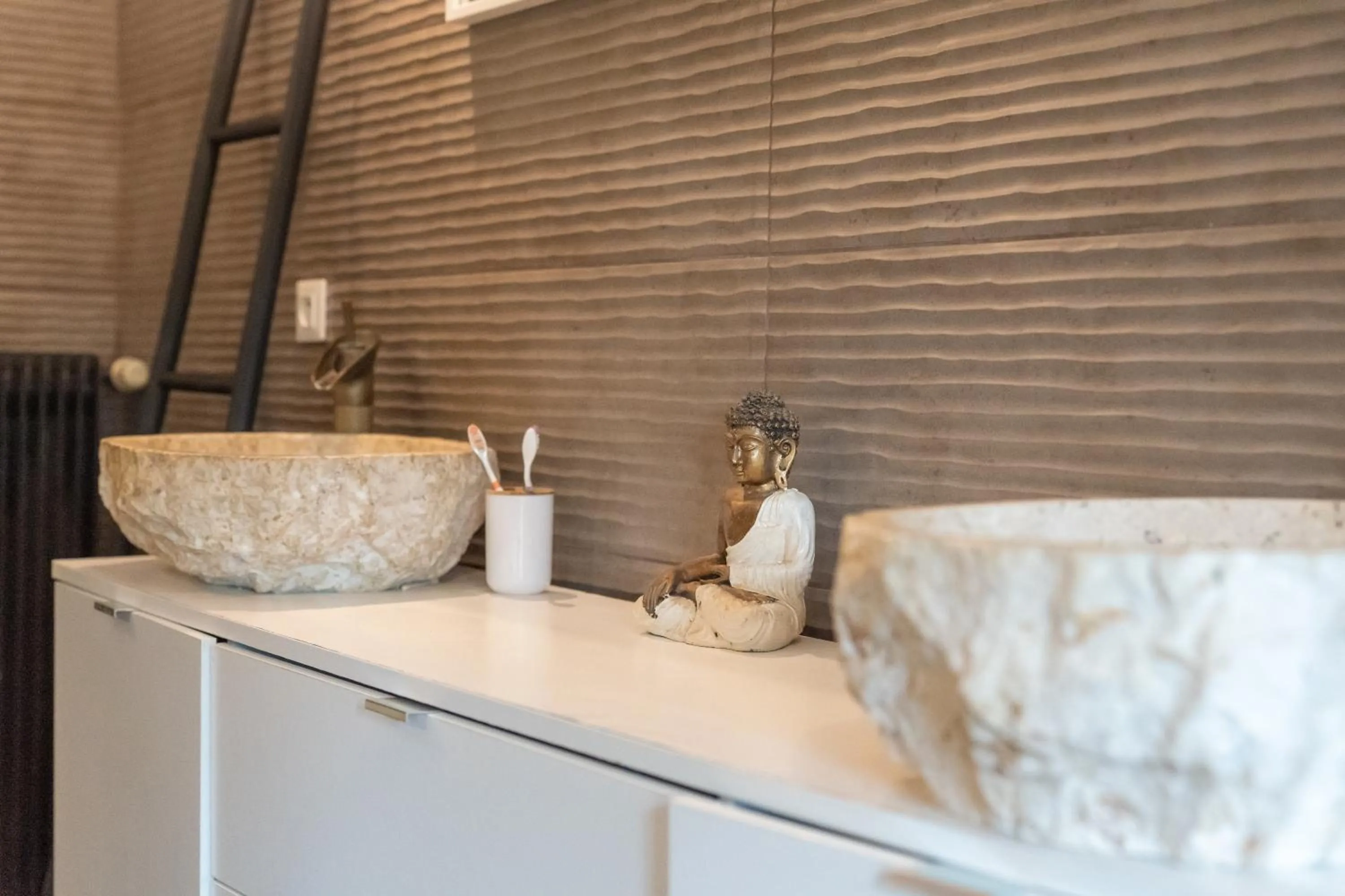 Bathroom in Château Fourclins Domaine privatif 15 personnes Parc & Bassin naturel Proche Toulouse