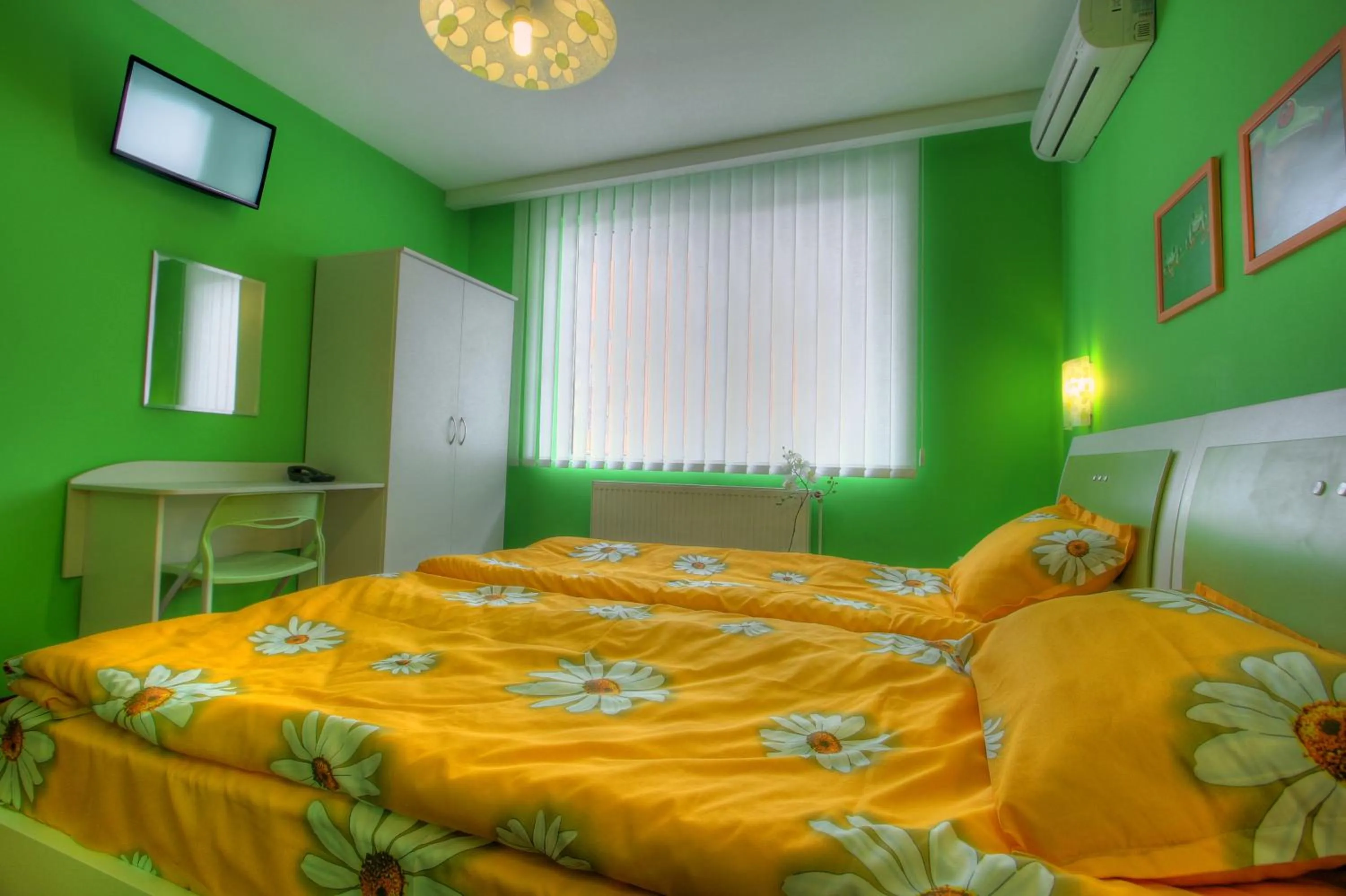 Photo of the whole room in Family Hotel Mania