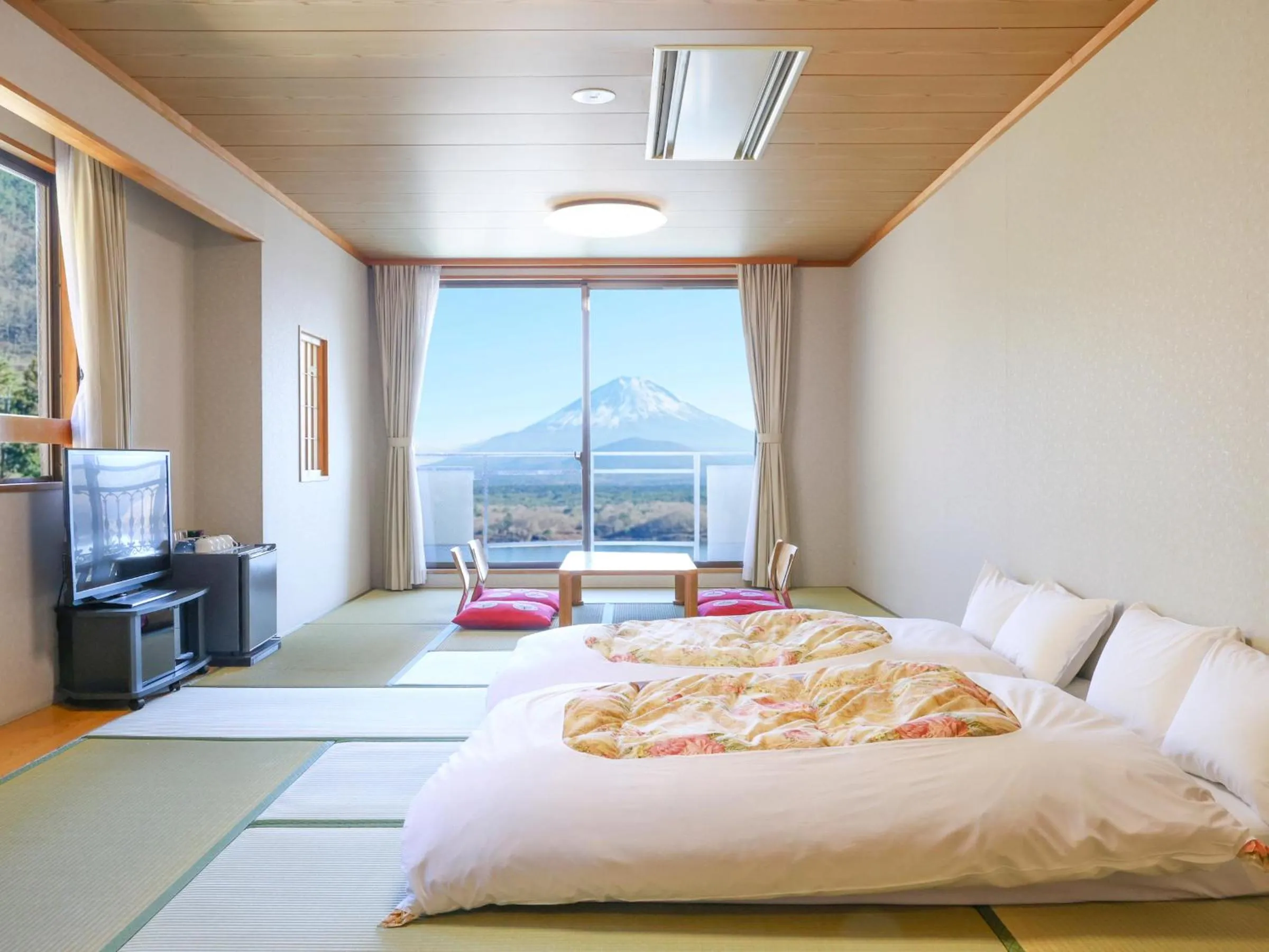 Photo of the whole room, Bed in Shoji Mount Hotel