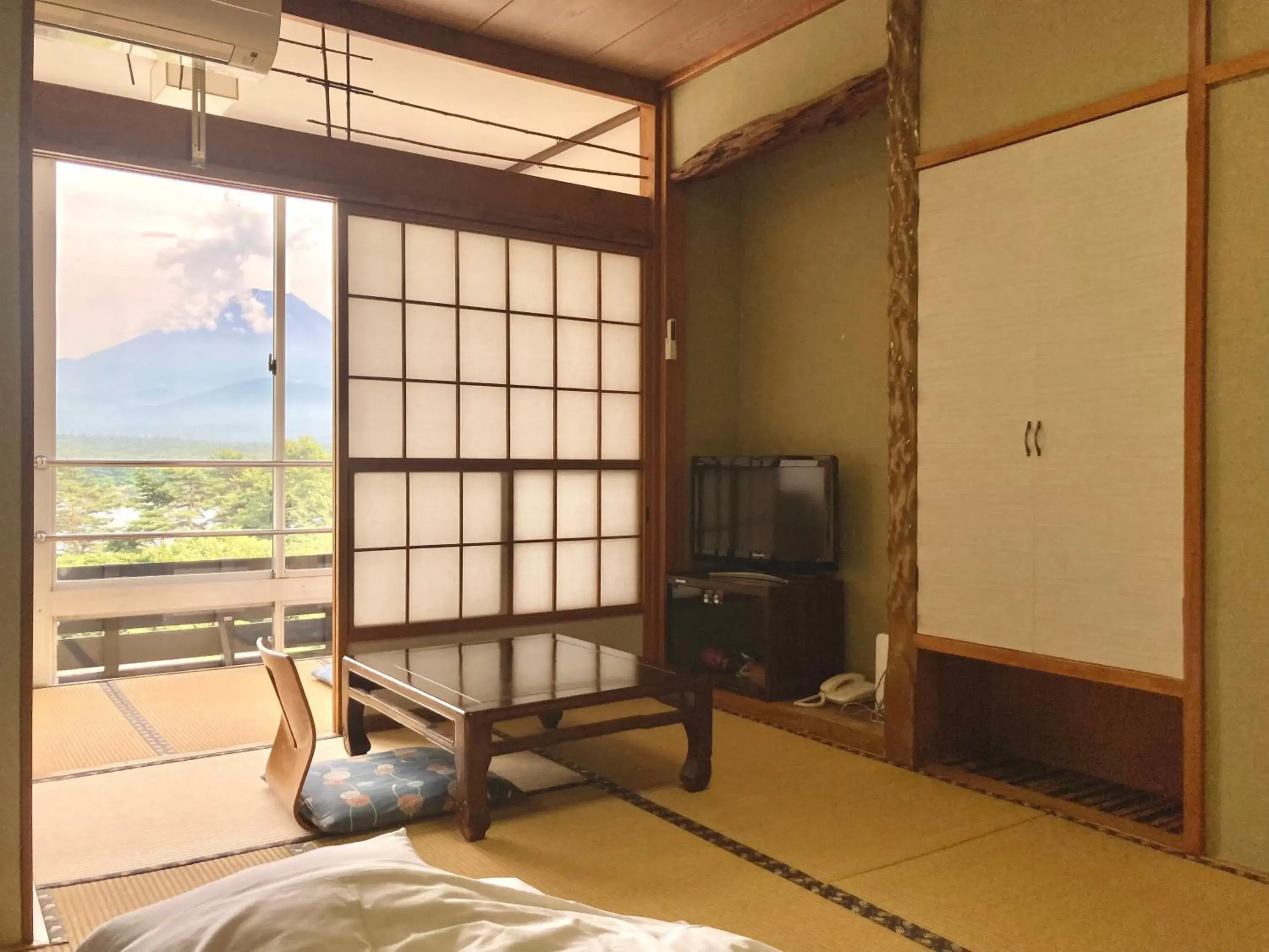 Twin Room with View in Shoji Mount Hotel Twin Room with View in Shoji Mount Hotel