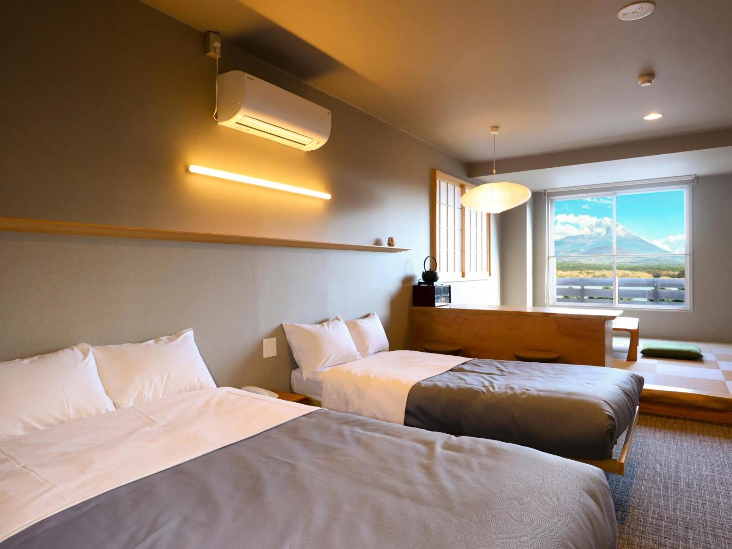 Photo of the whole room, Bed in Shoji Mount Hotel