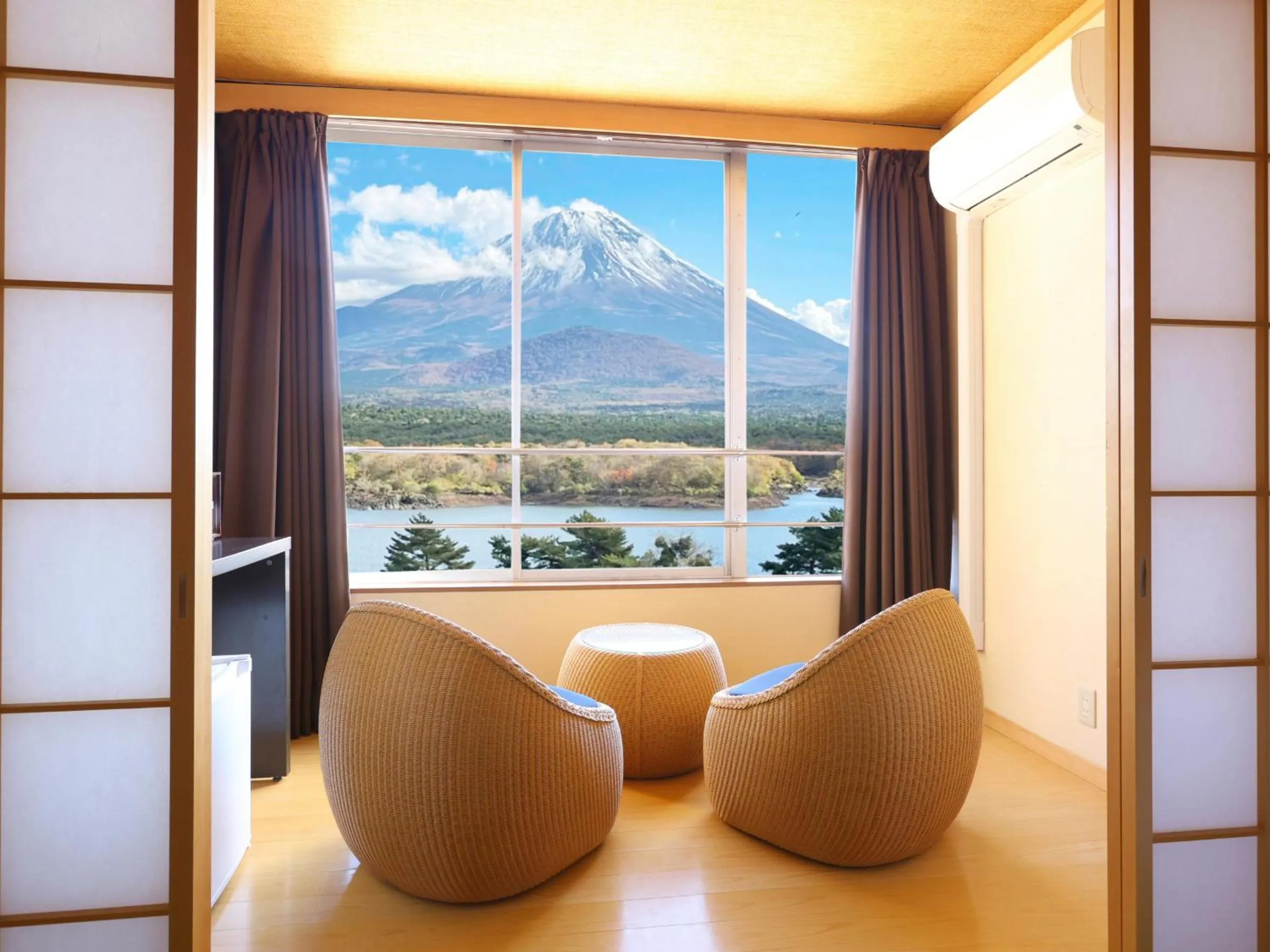 Photo of the whole room in Shoji Mount Hotel