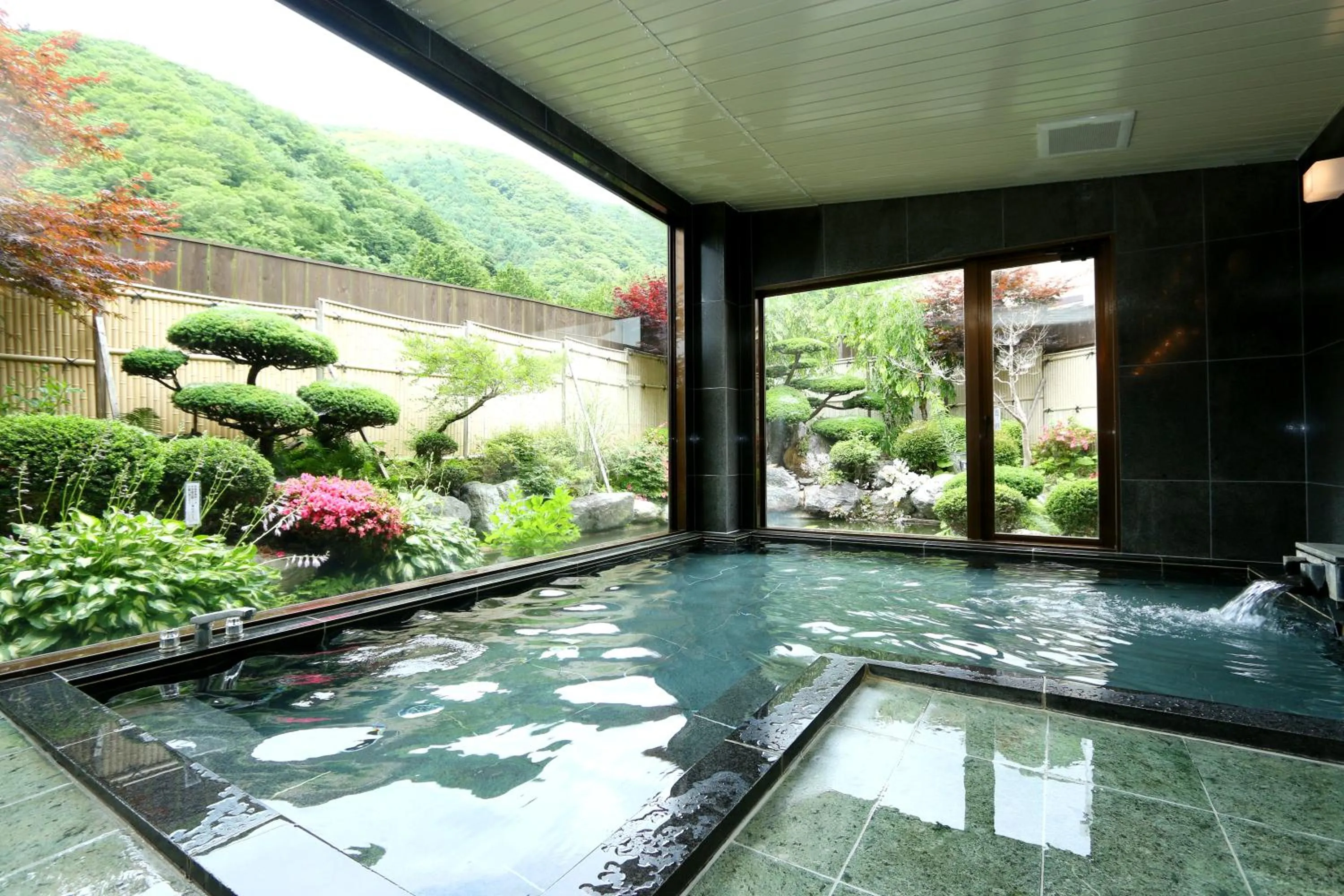 Public Bath in Shoji Mount Hotel