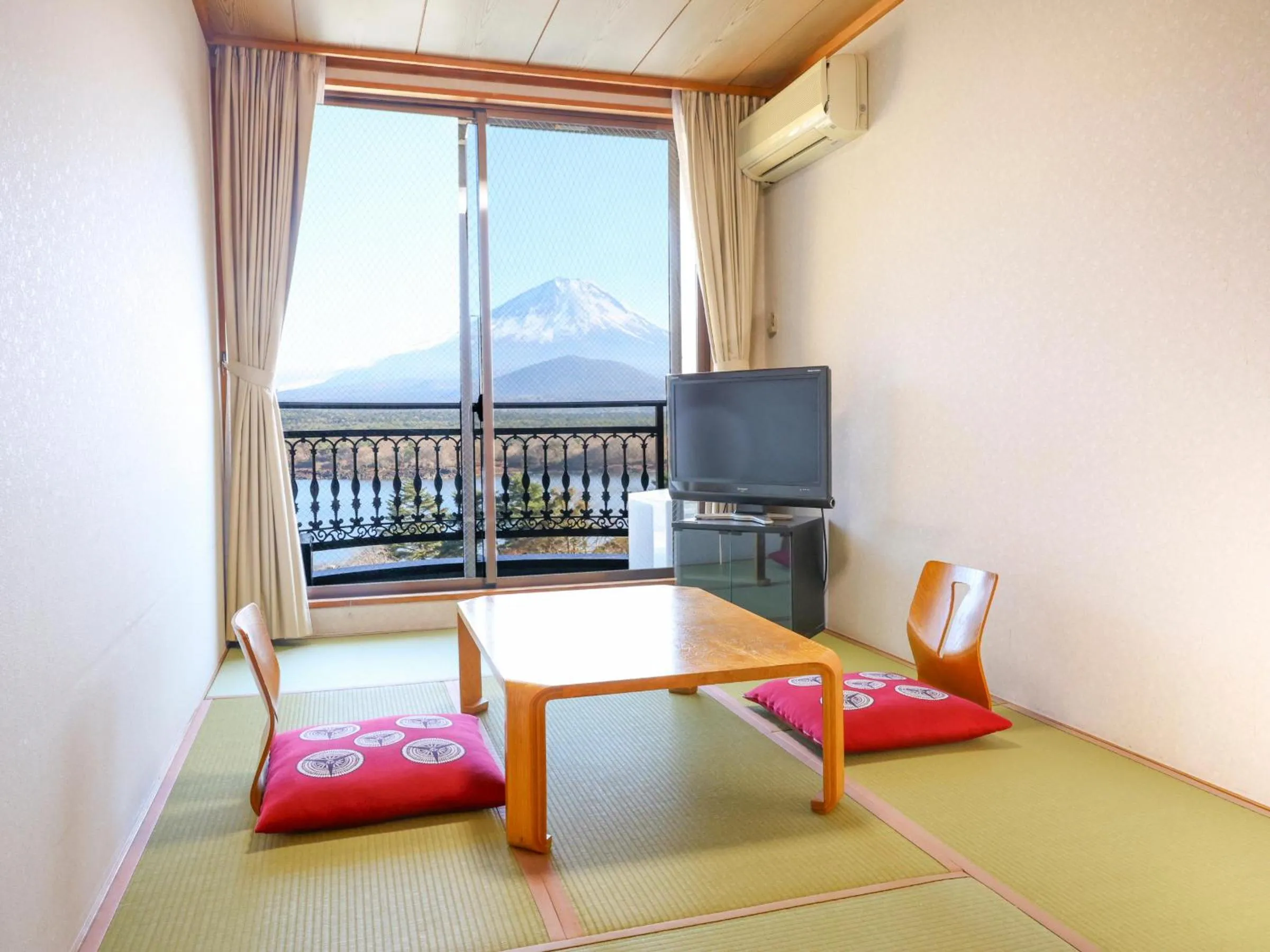 Photo of the whole room in Shoji Mount Hotel