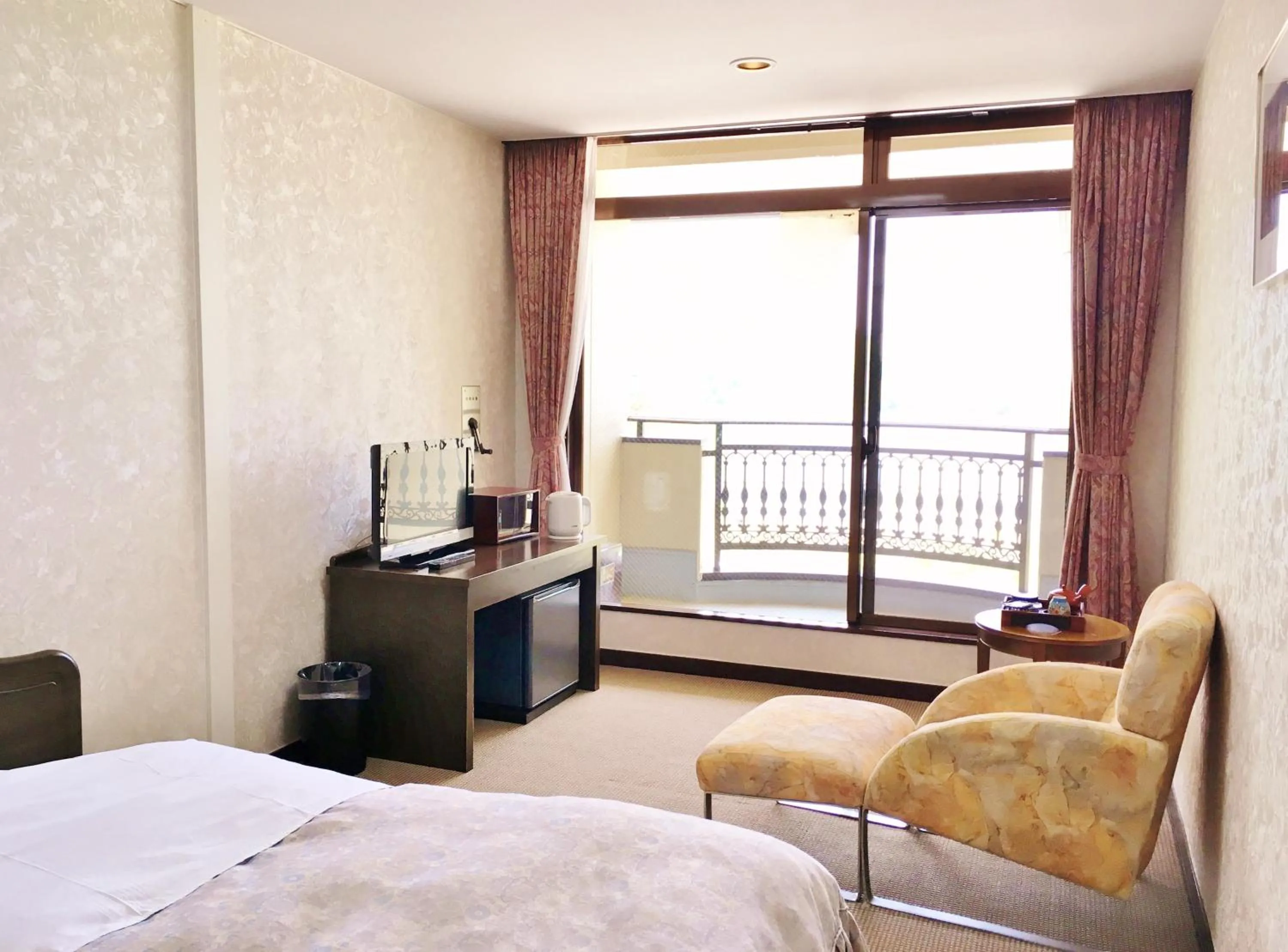 Photo of the whole room, Bed in Shoji Mount Hotel