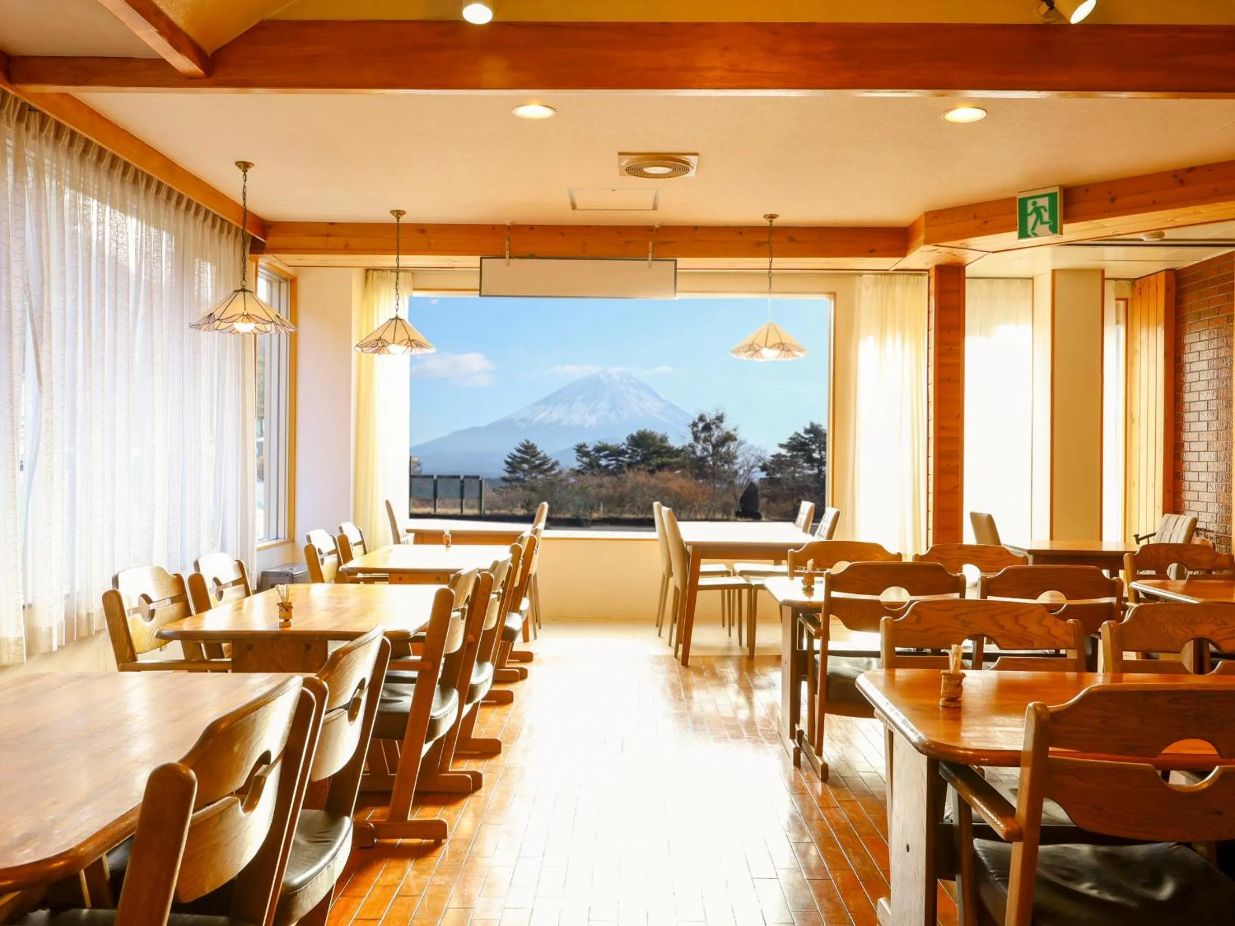 Restaurant/places to eat in Shoji Mount Hotel