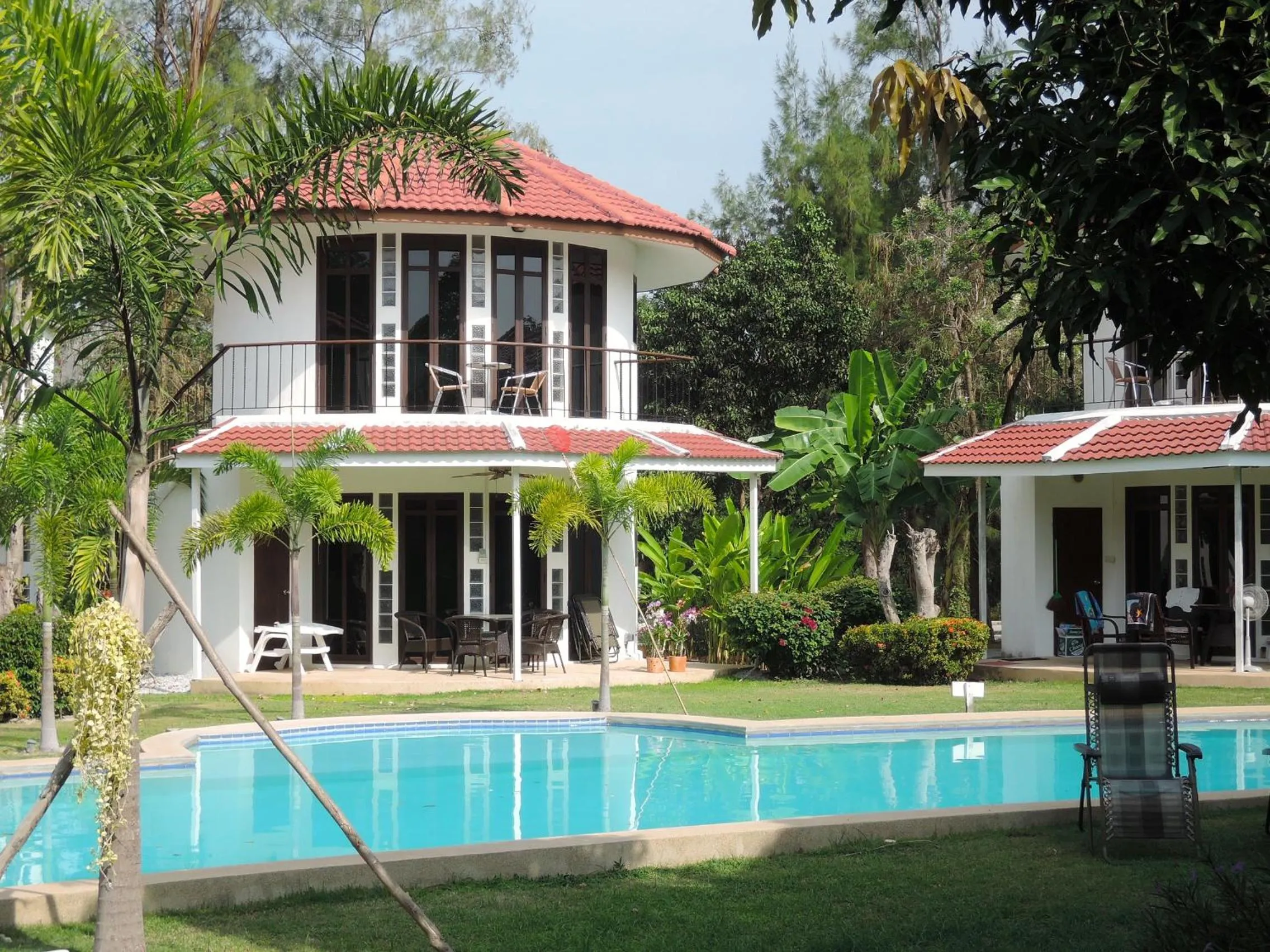 Swimming pool in Mango Spa & Resort