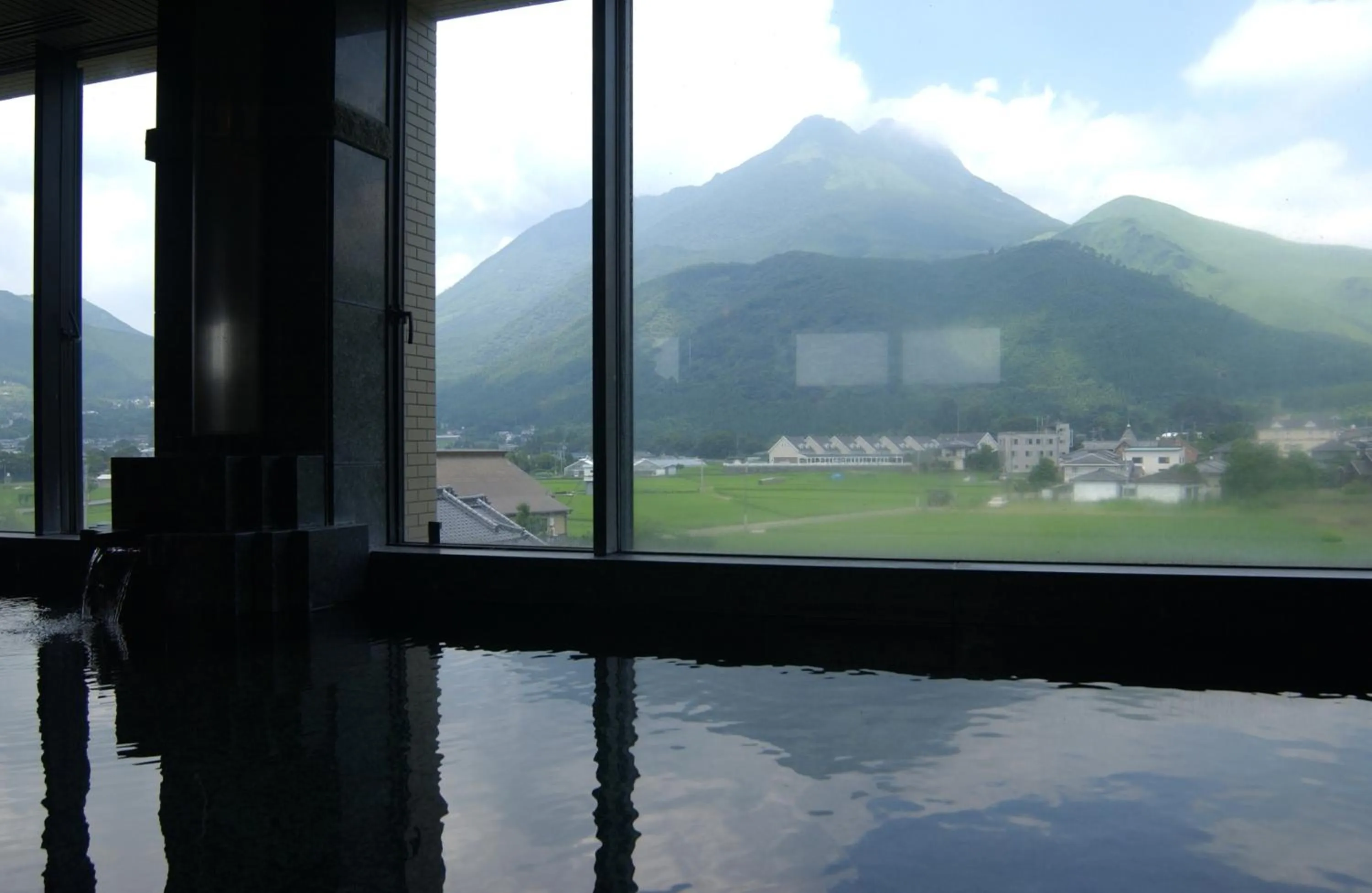 Hot Spring Bath in Yufuin Hotel Shuhokan