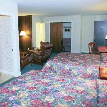 Bed in Hill-Brook Motel