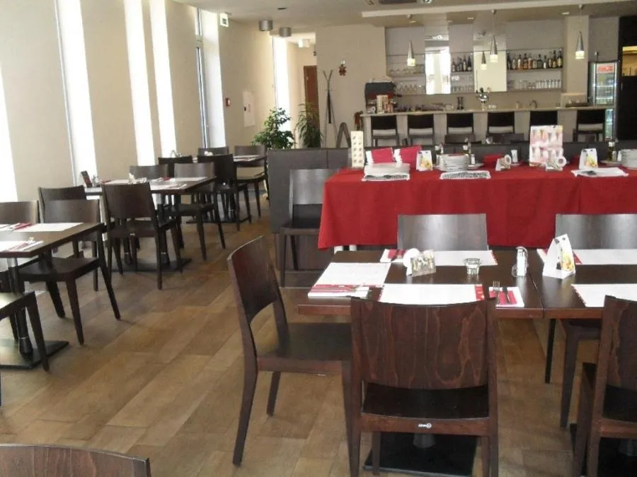 Restaurant/places to eat in Art Hotel Podebrady