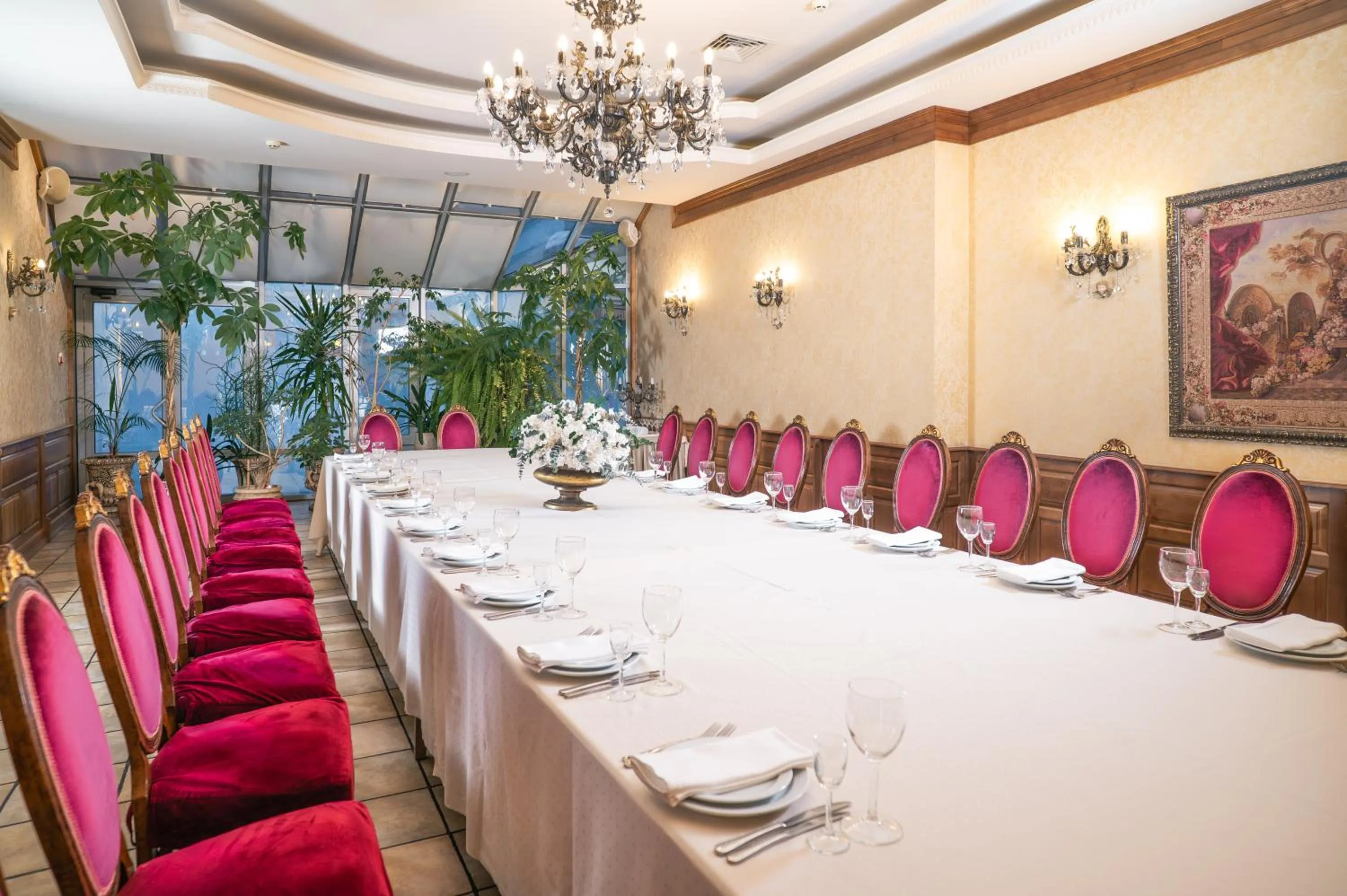 Restaurant/places to eat in Nadiya Hotel