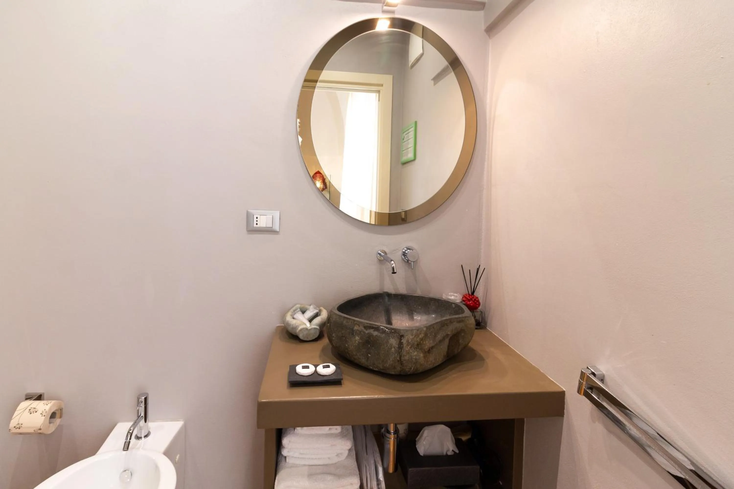 Toilet in Le Nicchie luxury rooms