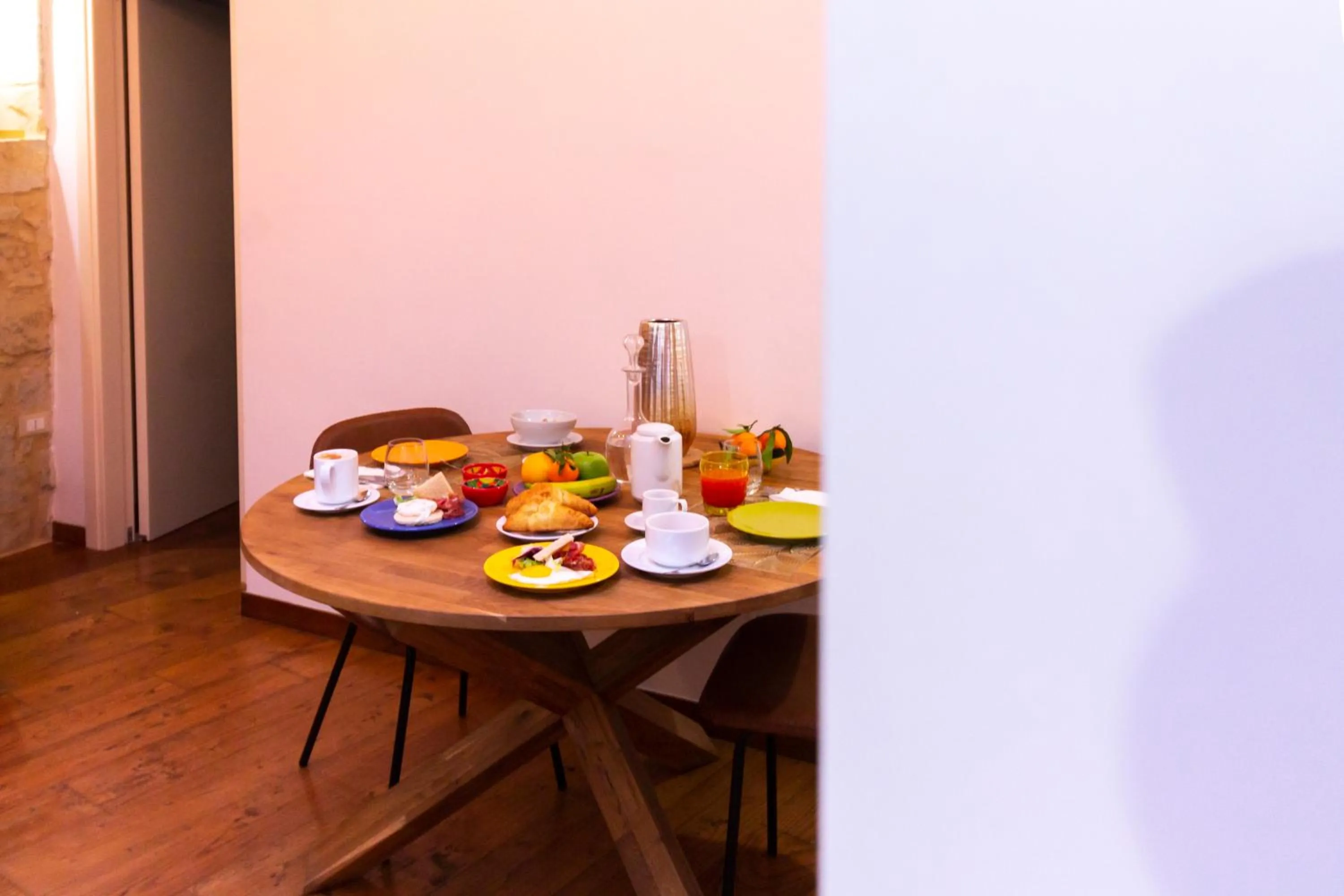 Dining area in Le Nicchie luxury rooms