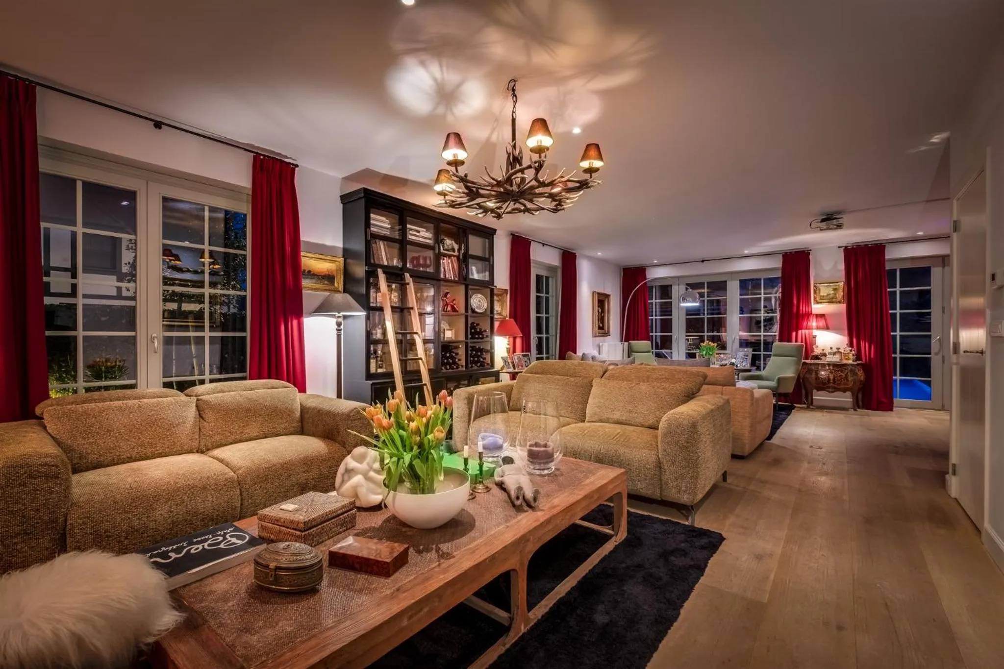 Communal lounge/ TV room in B&B Maison seki