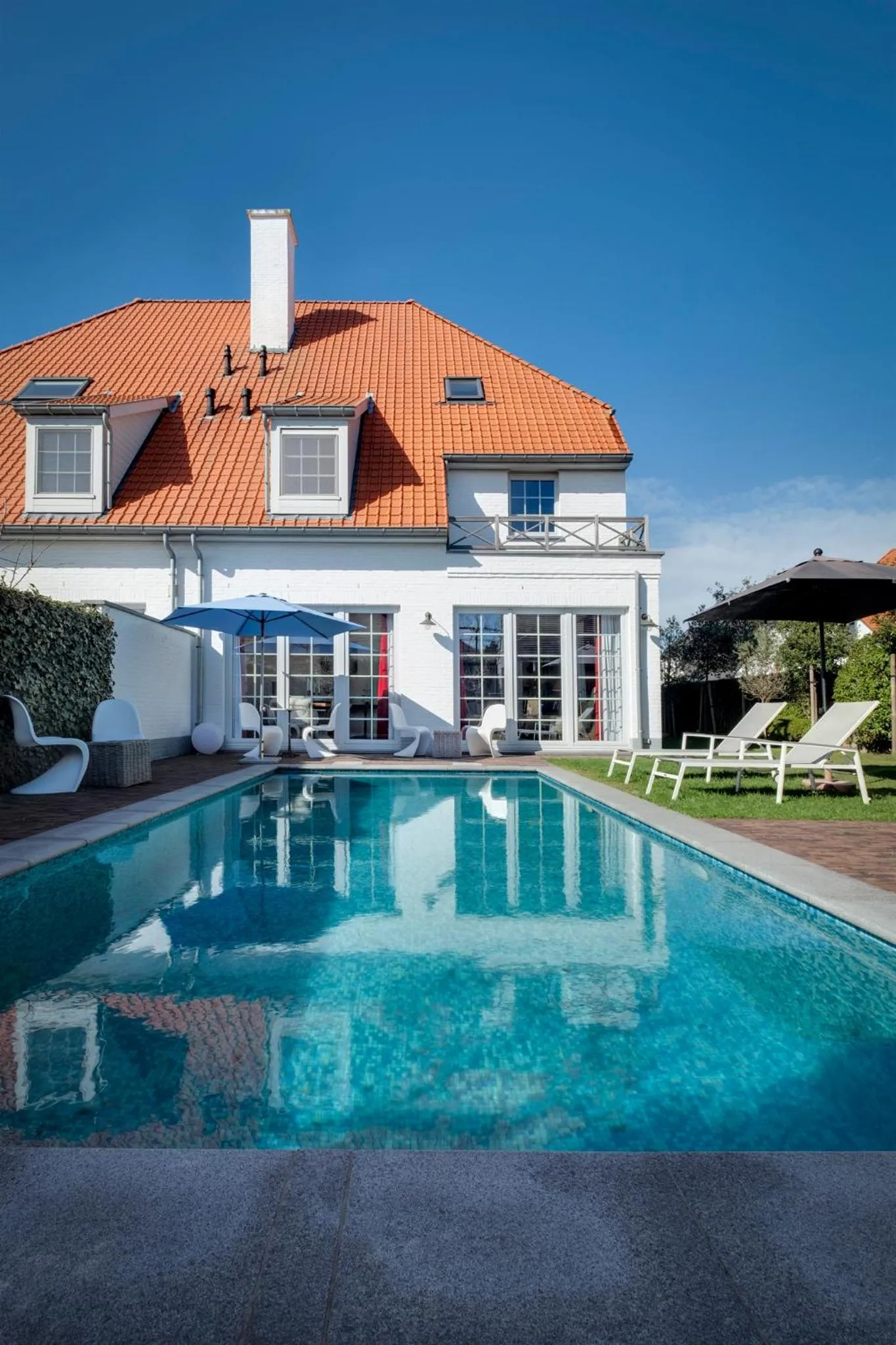 Swimming pool in B&B Maison seki