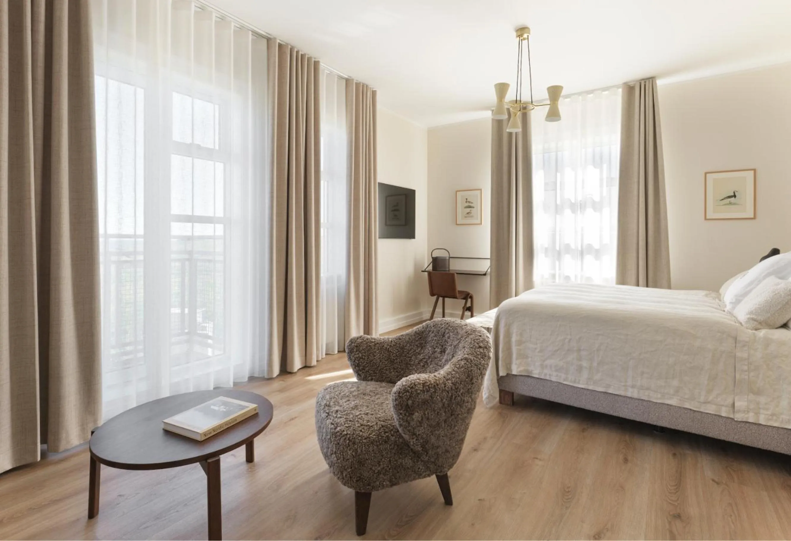 Seating area, Bed in Hotel Búdir