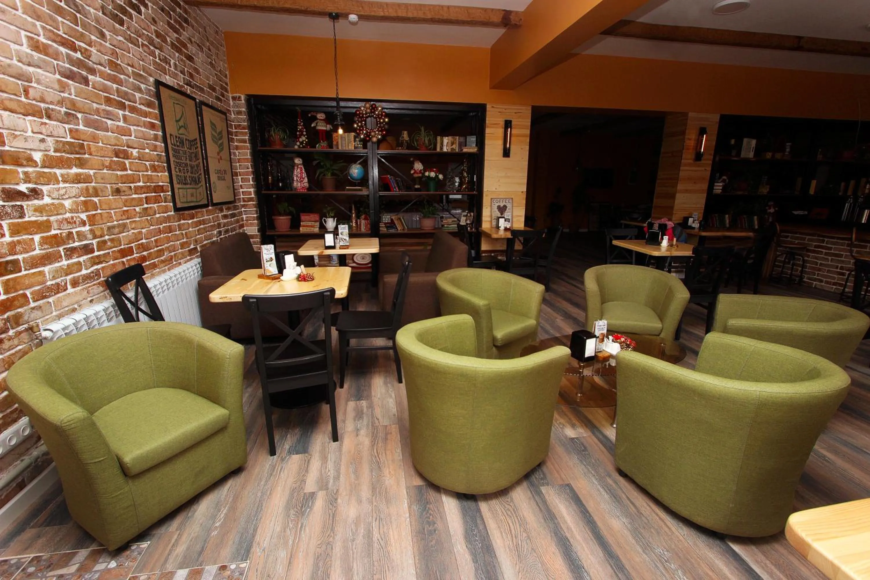 Restaurant/places to eat in Madanur Hotel