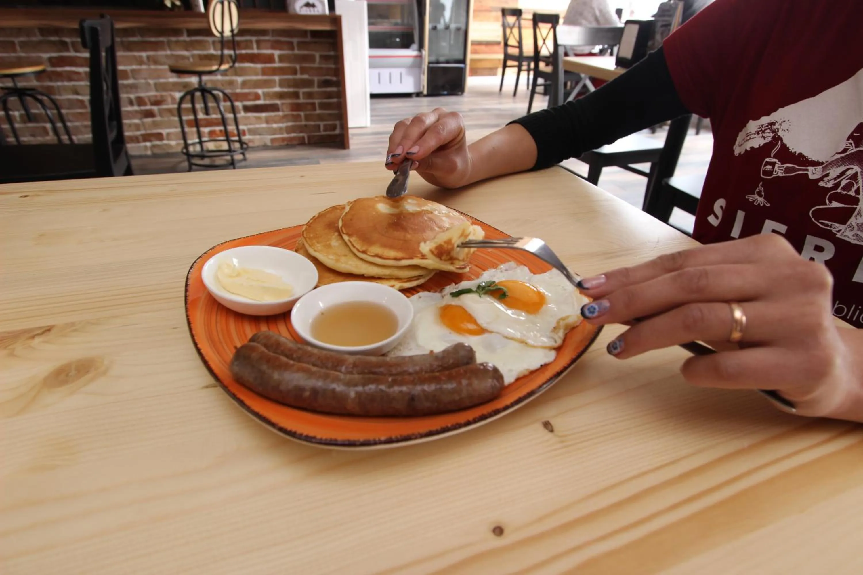 Restaurant/places to eat in Madanur Hotel