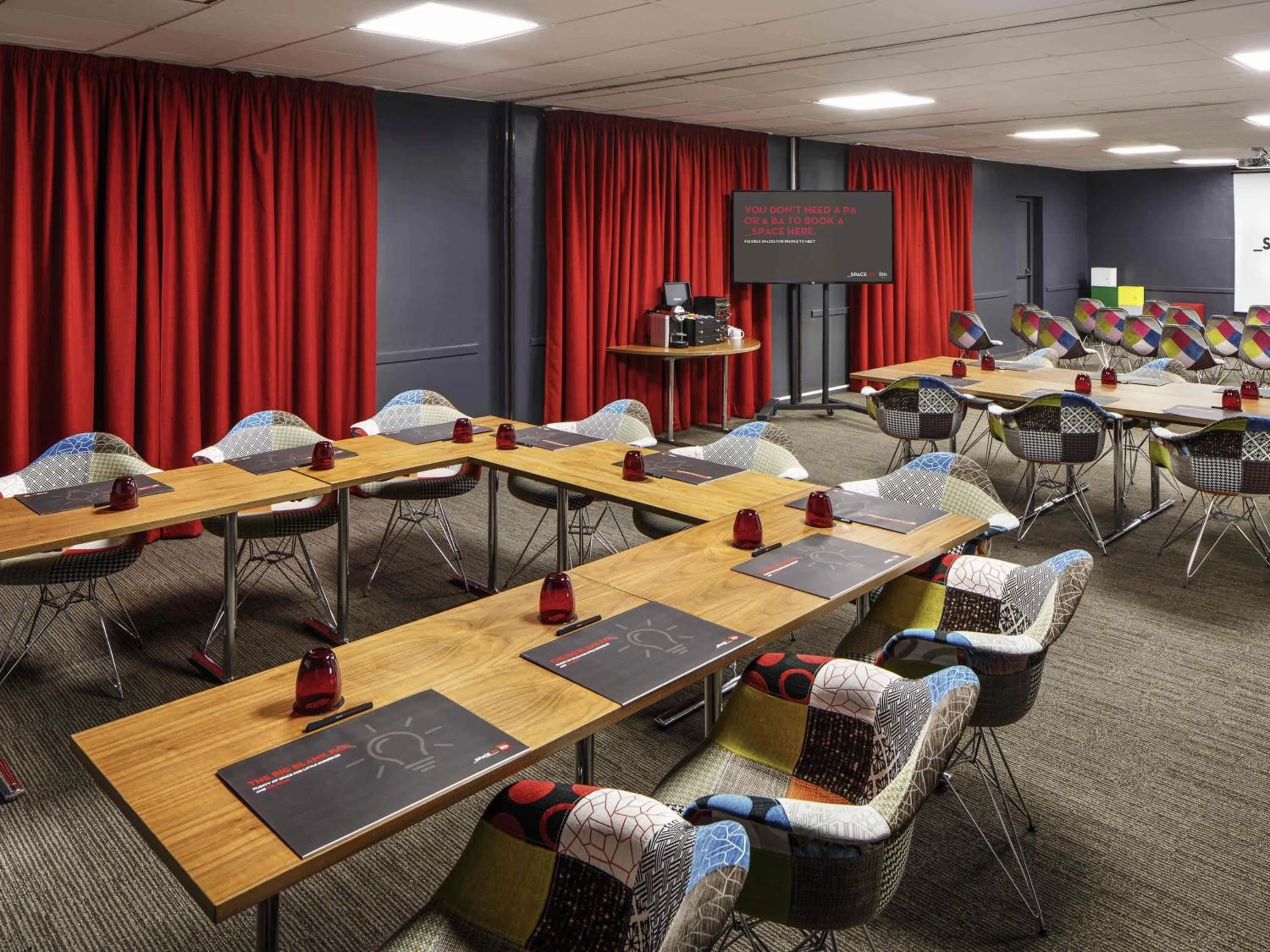 Meeting/conference room in Ibis London Luton Airport