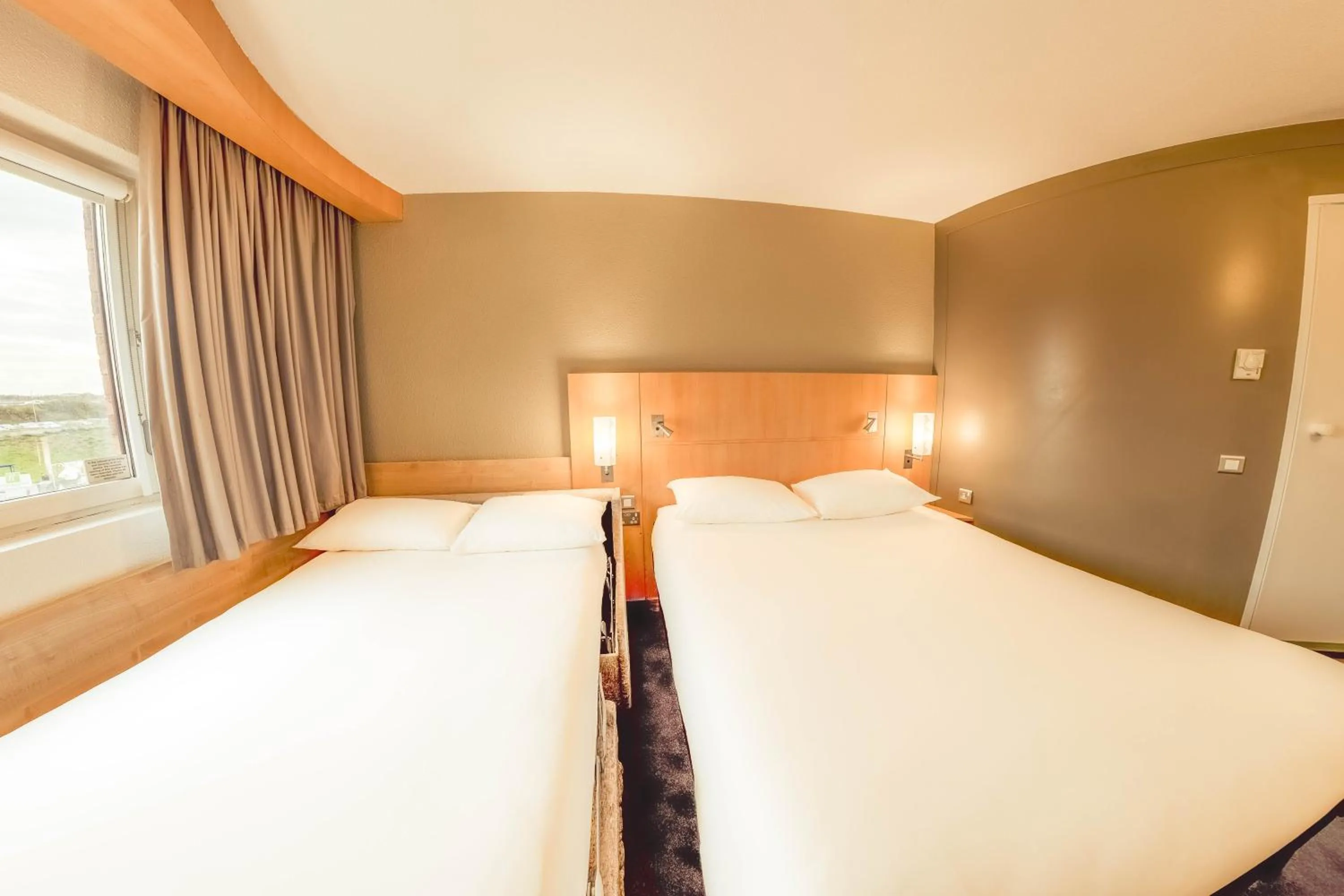 Bed in Ibis London Luton Airport