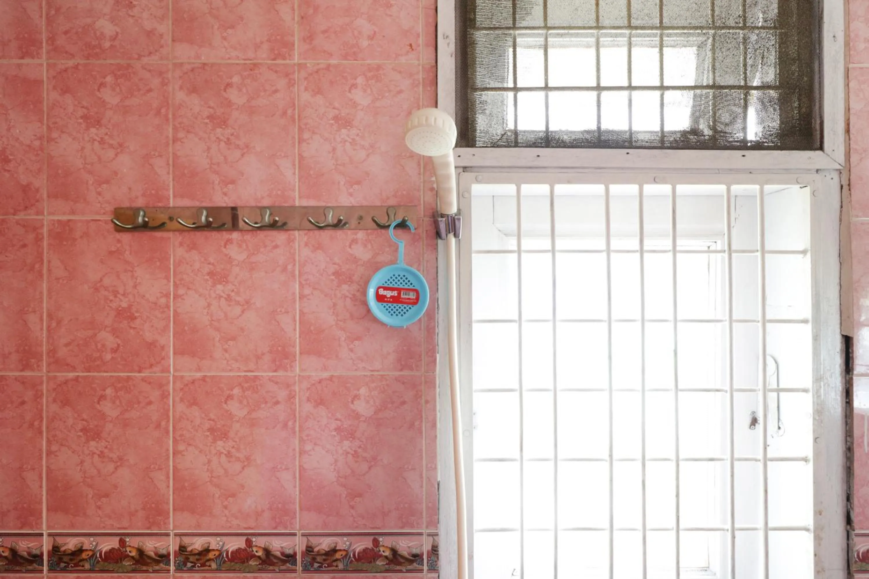 Shower in Waroeng Transit & Depary Homestay