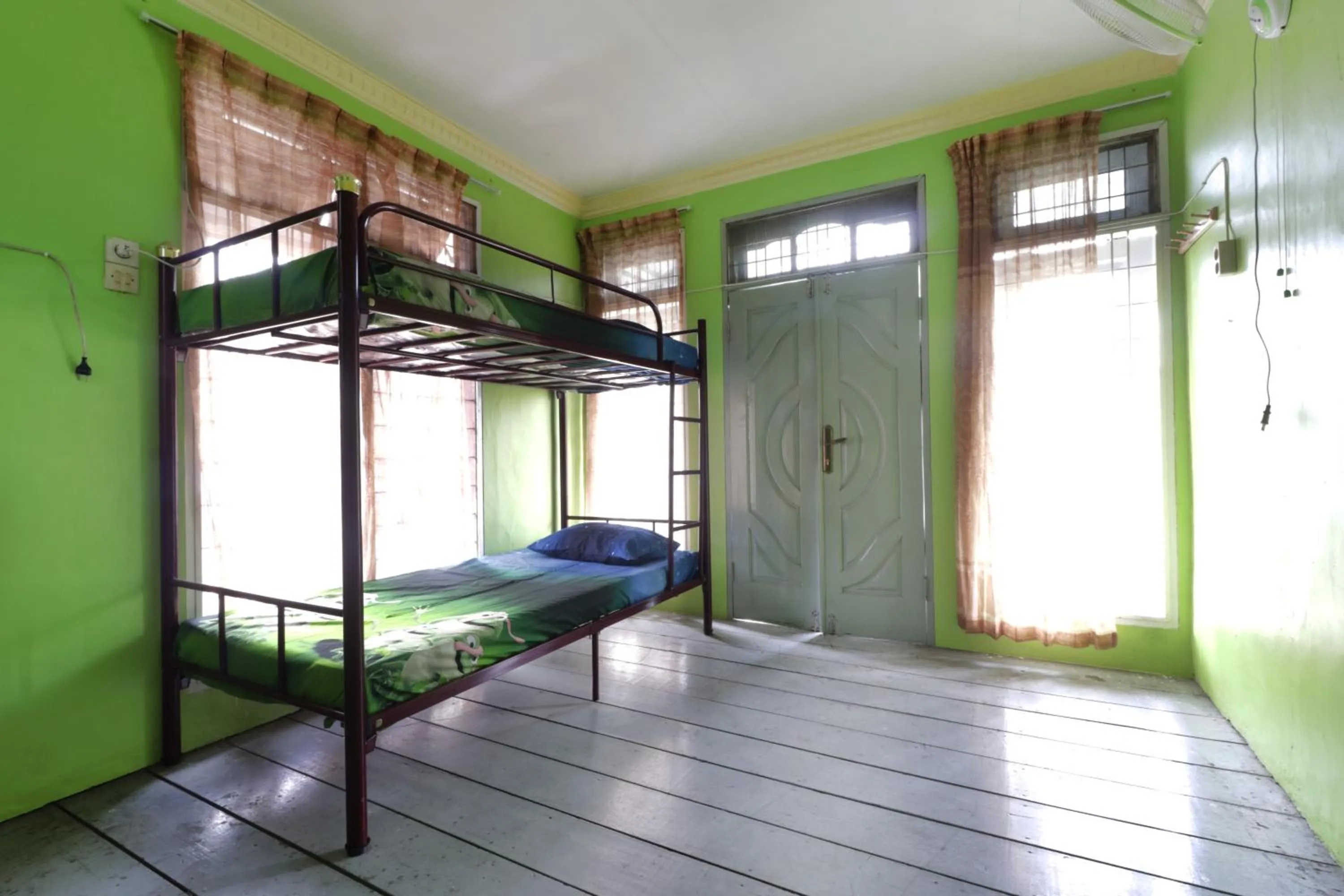 Bed in Waroeng Transit & Depary Homestay